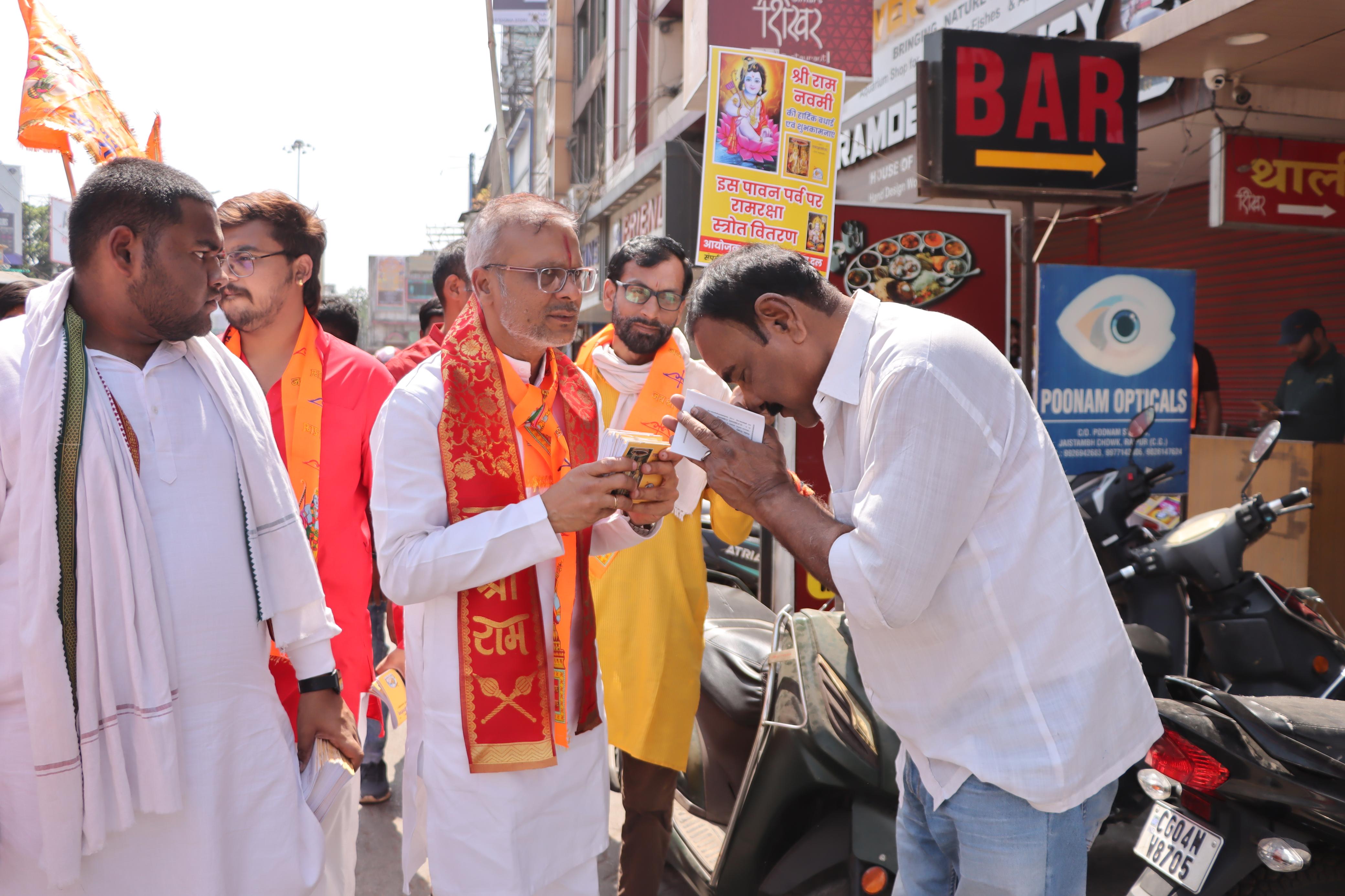 Shri Hanuman Seva Dal distributed Ram Raksha Strot on Ram Navami, Raipur, Lord Shri Ram, the best man of character, Pankaj Mishra, President, Shri Hanuman Seva Dal, Chhattisgarh, Khabargali