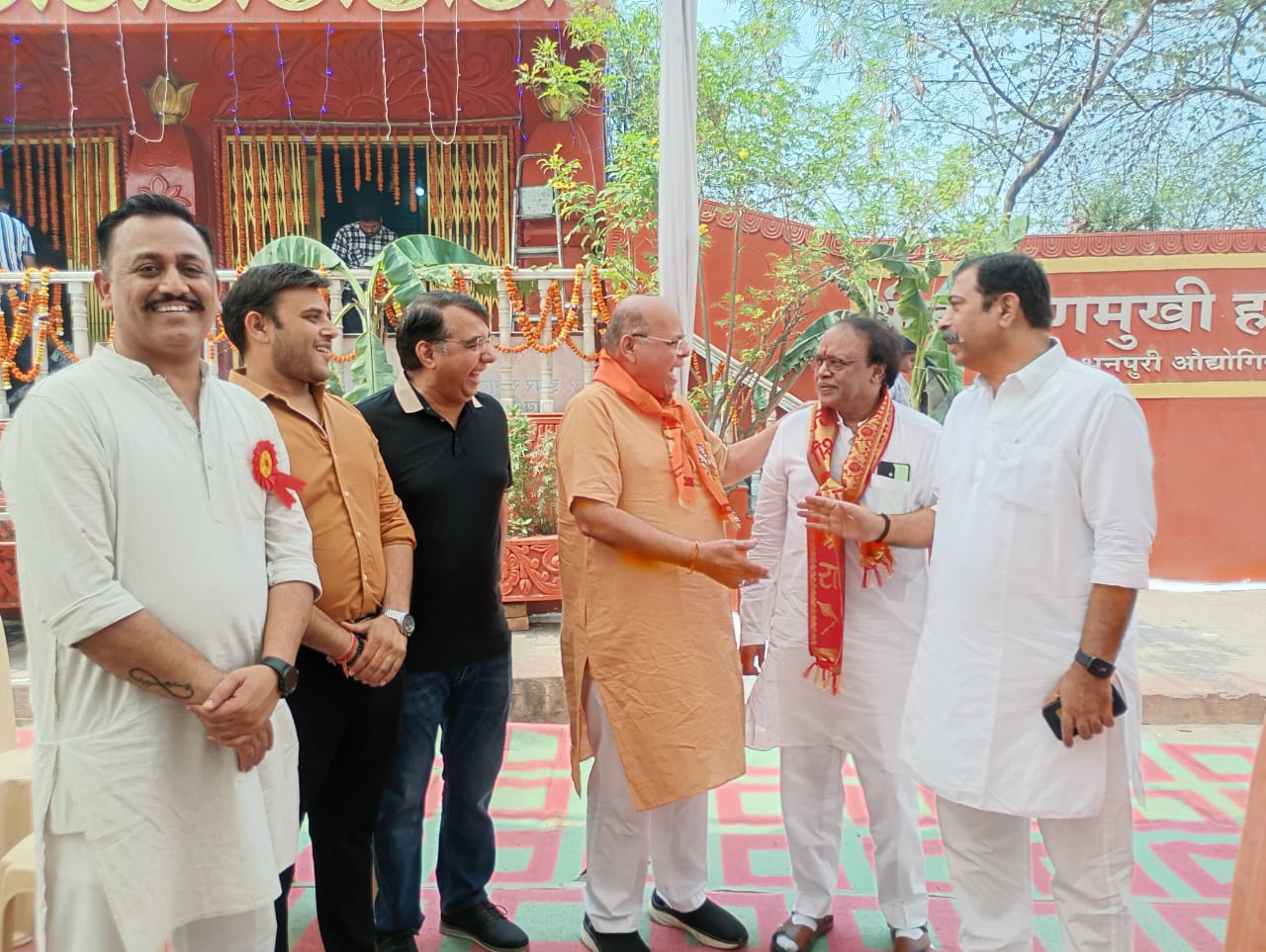 Shri Hanuman Janmotsav Bhandara Prasadi for more than five thousand people in Industrial Area Bhanpuri, Temple Seva Samiti President Engineer UN Agarwal, General Secretary K Raju Kapse, Treasurer Satya Prakash Agarwal, Raipur, Chhattisgarh, Khabargali