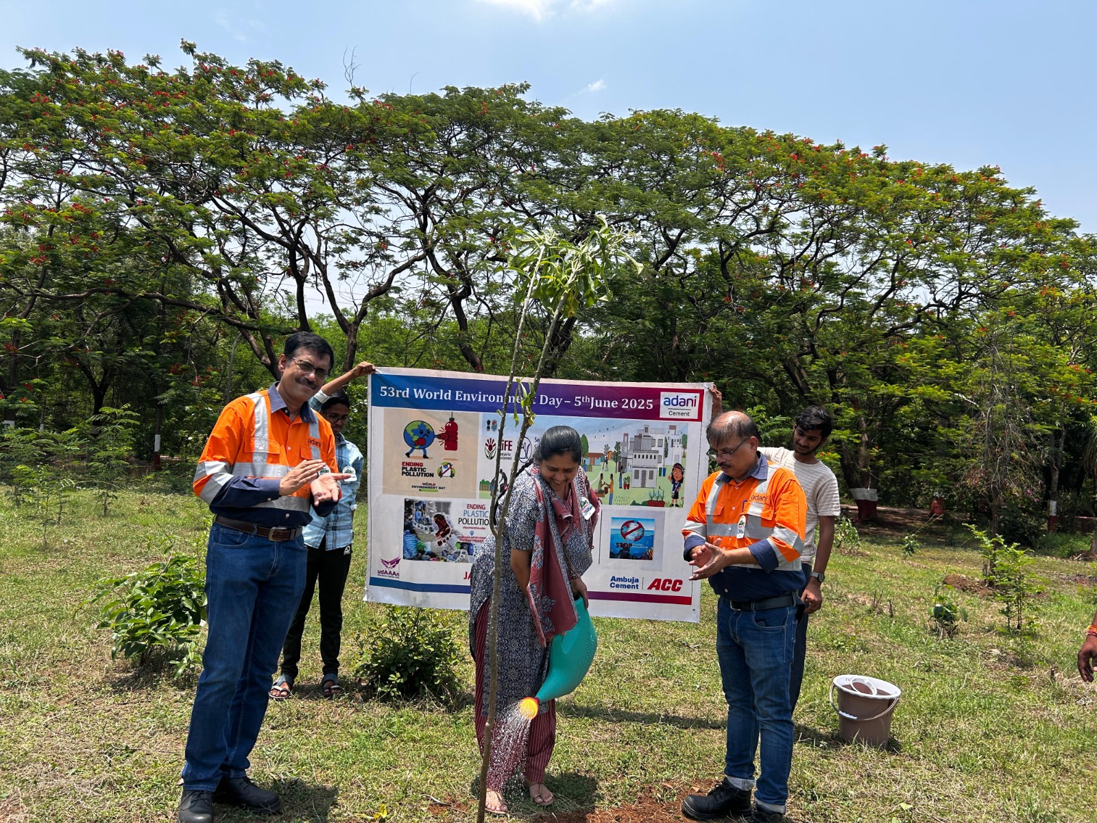 Adani Foundation gave the message of environmental protection through awareness program, drawing competition and tree plantation, students participated enthusiastically in the World Environment Day program, Jamul, Bhilai, Khabargali