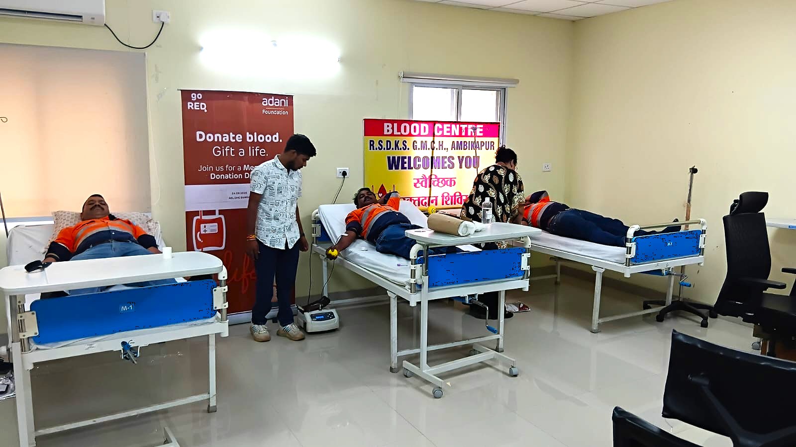 Four-day massive blood donation camp organized in Chhattisgarh on the initiative of Adani Foundation. More than 2800 units of blood donated, more than 37,000 plants planted on the birthday of Adani Group Chairman Shri Gautam Adani, Chhattisgarh, Khabargali