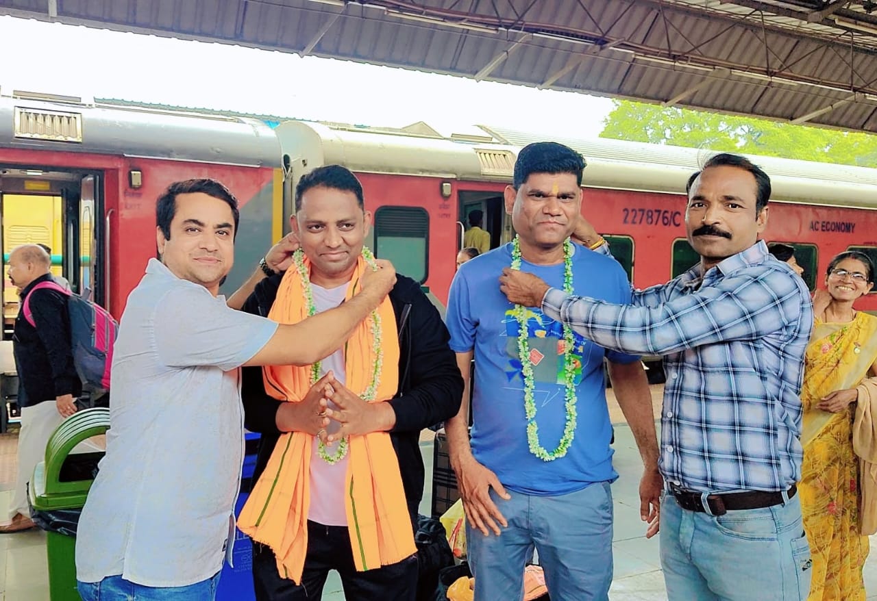 Jawahar Nagar Mandal president and in-charge leave for Amarnath Yatra with slogans of Bol Bam, Praneet Jain media in-charge, Jawahar Nagar Mandal, Raipur, Chhattisgarh, Khabargali