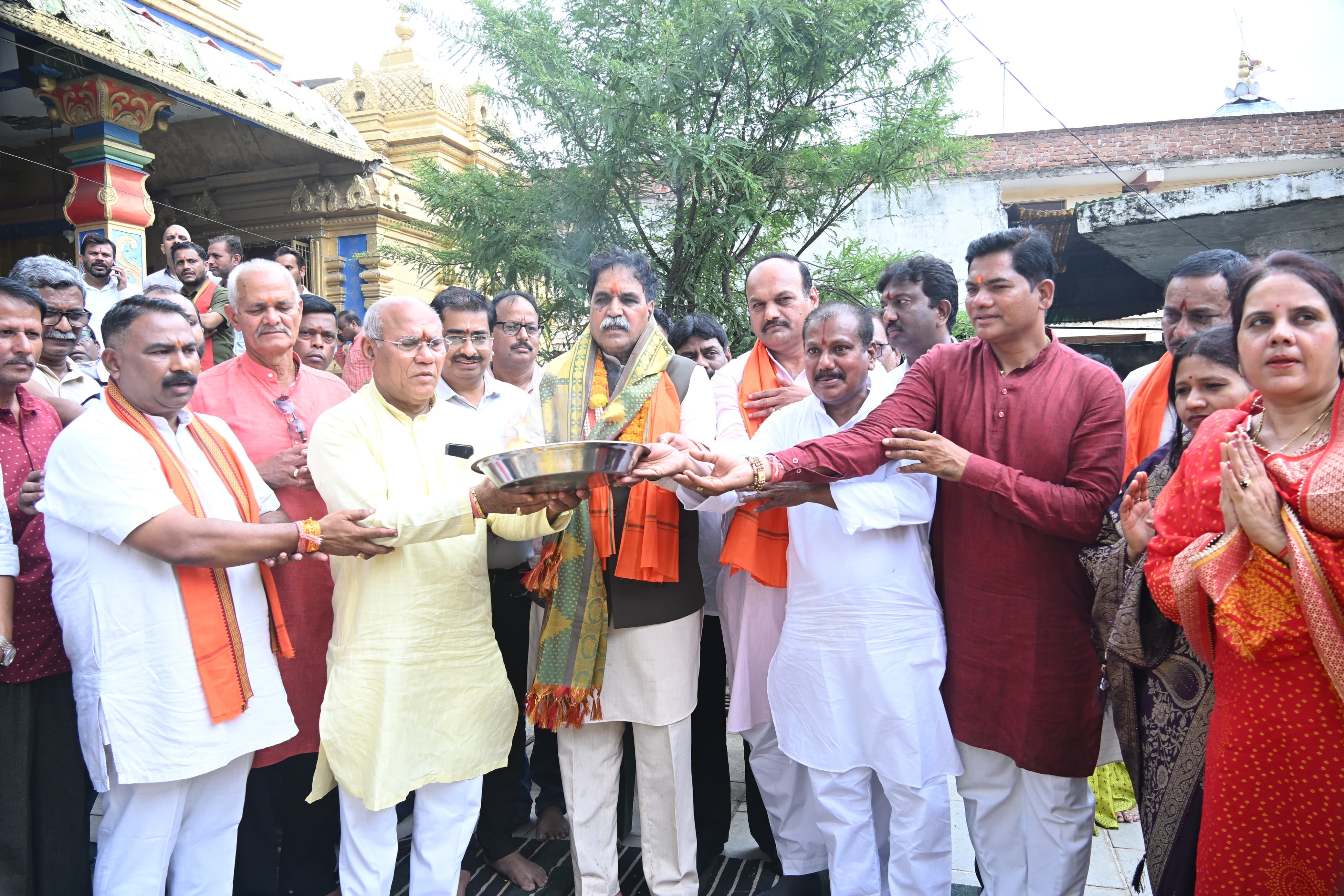 "Development is the resolution": Rajesh Moonat performed Bhoomi Pujan for works worth 65 lakhs in Janta Colony Bal Gangadhar Tilak Ward, also announced Jan Chaupal, Raipur Chhattisgarh Khabargali