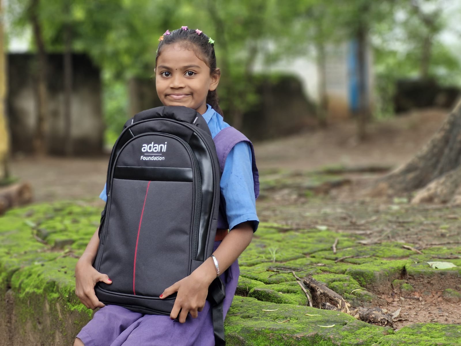 A strong step towards education under Project Utthan, grand school entrance festival organized in Raigarh, education kits distributed to more than 4,000 students of 80 schools - also distributed in schools of 54 villages connected to rail project and water pump house project, Chhattisgarh, Khabargali