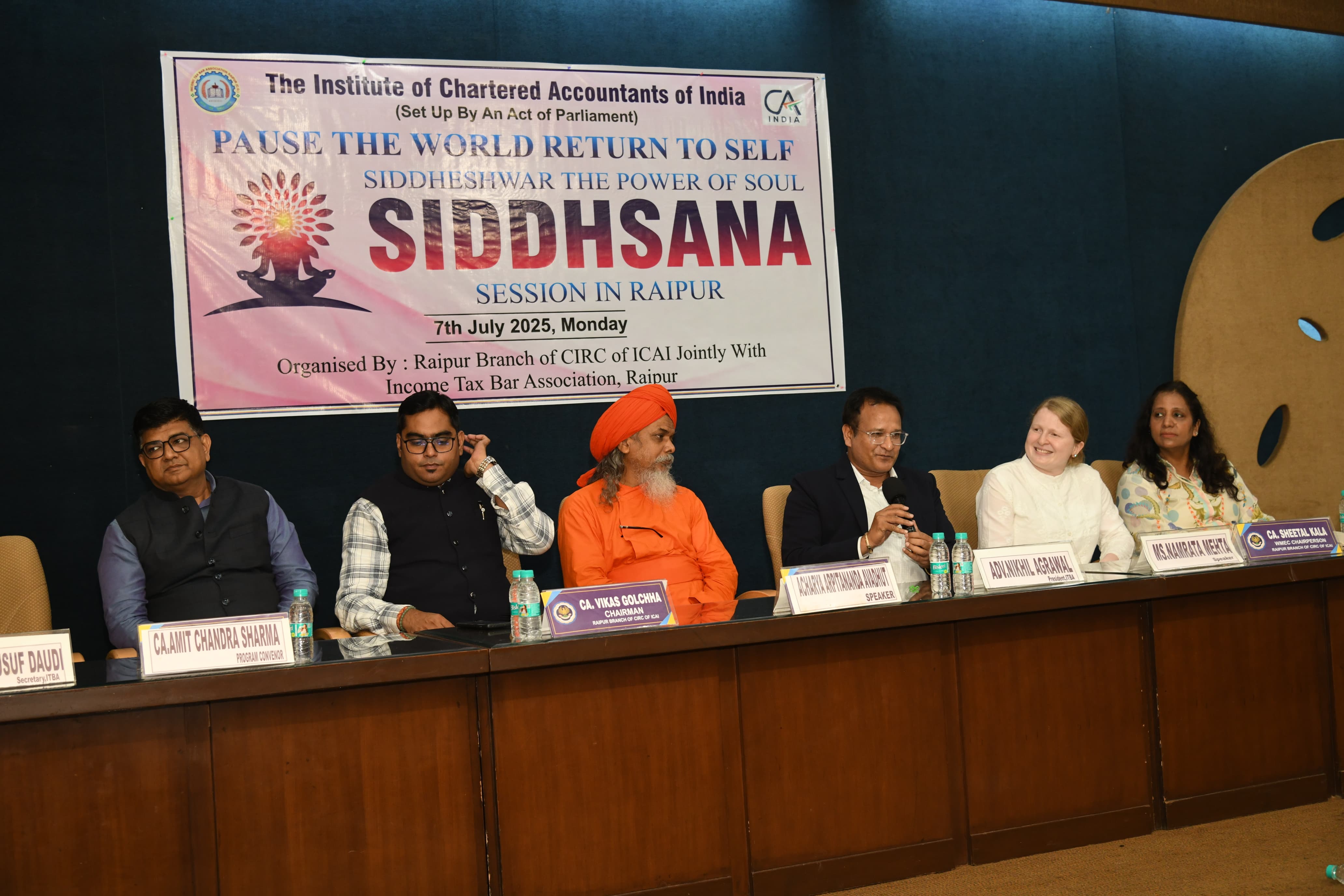 Income Tax Bar Association, Raipur felicitated newly-minted CA students, Income Tax Bar Association, Raipur organized a highly inspirational session on Siddhasana by internationally renowned sound healer, yoga instructor and life skills expert Ms Namrata Mehta, Chief Guest Acharya Arpita Nand Avdhoot, Advocate Nikhil Agarwal and Raipur CA Branch President Vikas Golchha, Raipur, Chhattisgarh, KhabarGali