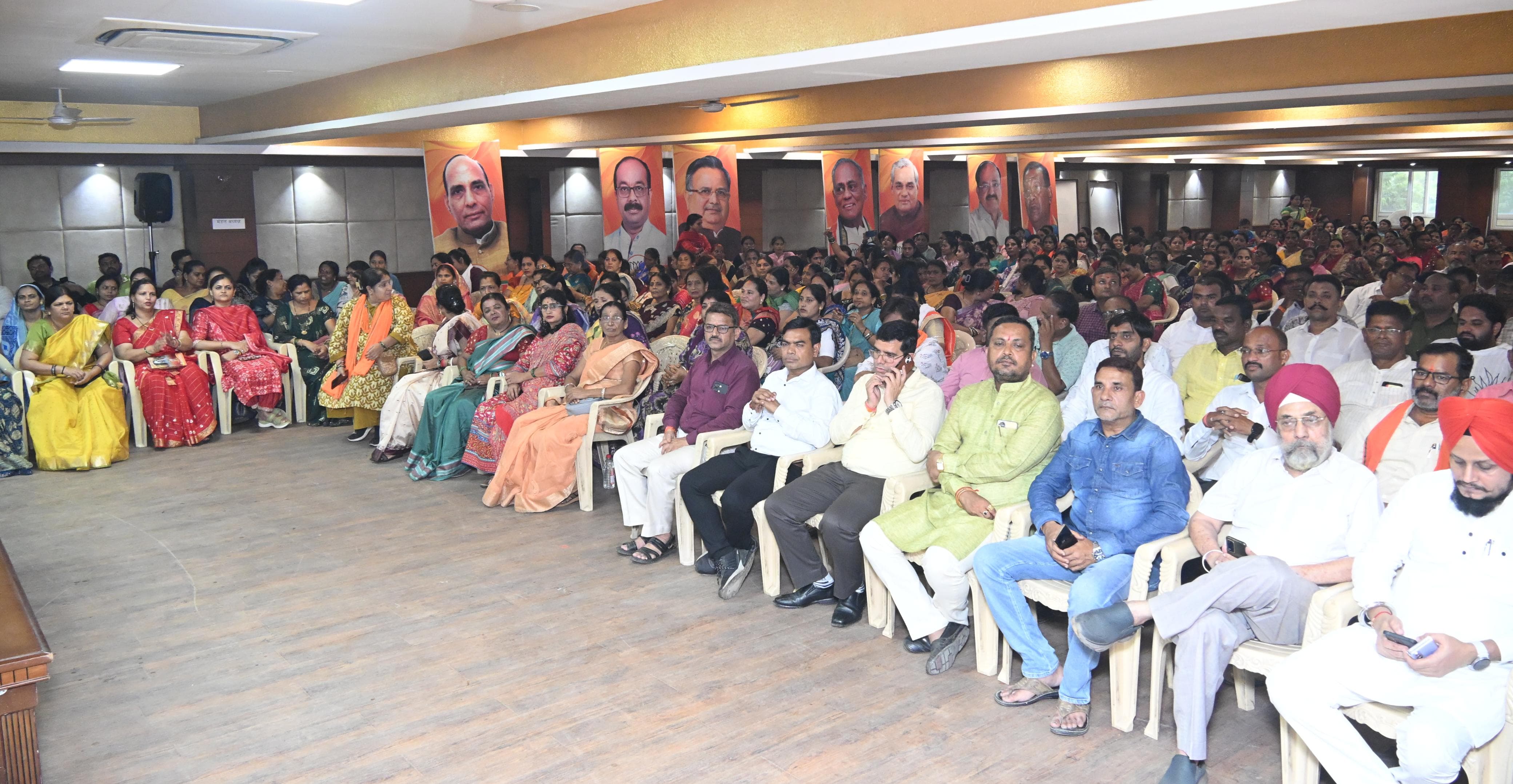 El 3 de agosto se llevará a cabo un gran Kavad Yatra desde Raipur West con pompa y espectáculo bajo el liderazgo de Moonat, MLA Rajesh Moonat, Chhattisgarh, Khabargali