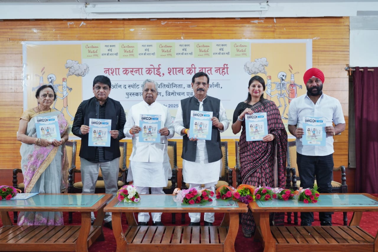 We have to save the form of nature from getting destroyed by intoxication and moving towards perversion: Dr. Varnika Sharma, Cash prizes of twenty thousand rupees were awarded in the on the spot cartoon competition organised by Cartoon Watch and Social Welfare Department, CSIDC Chairman Rajiv Agarwal, Child Protection Commission Chairperson Varnika Sharma, Apex Bank Chairman Kedar Gupta and Minority Commission Chairman Amarjeet Chhabra, Cartoon Watch Editor Tryambak Sharma, senior cartoonist and artist Ajay