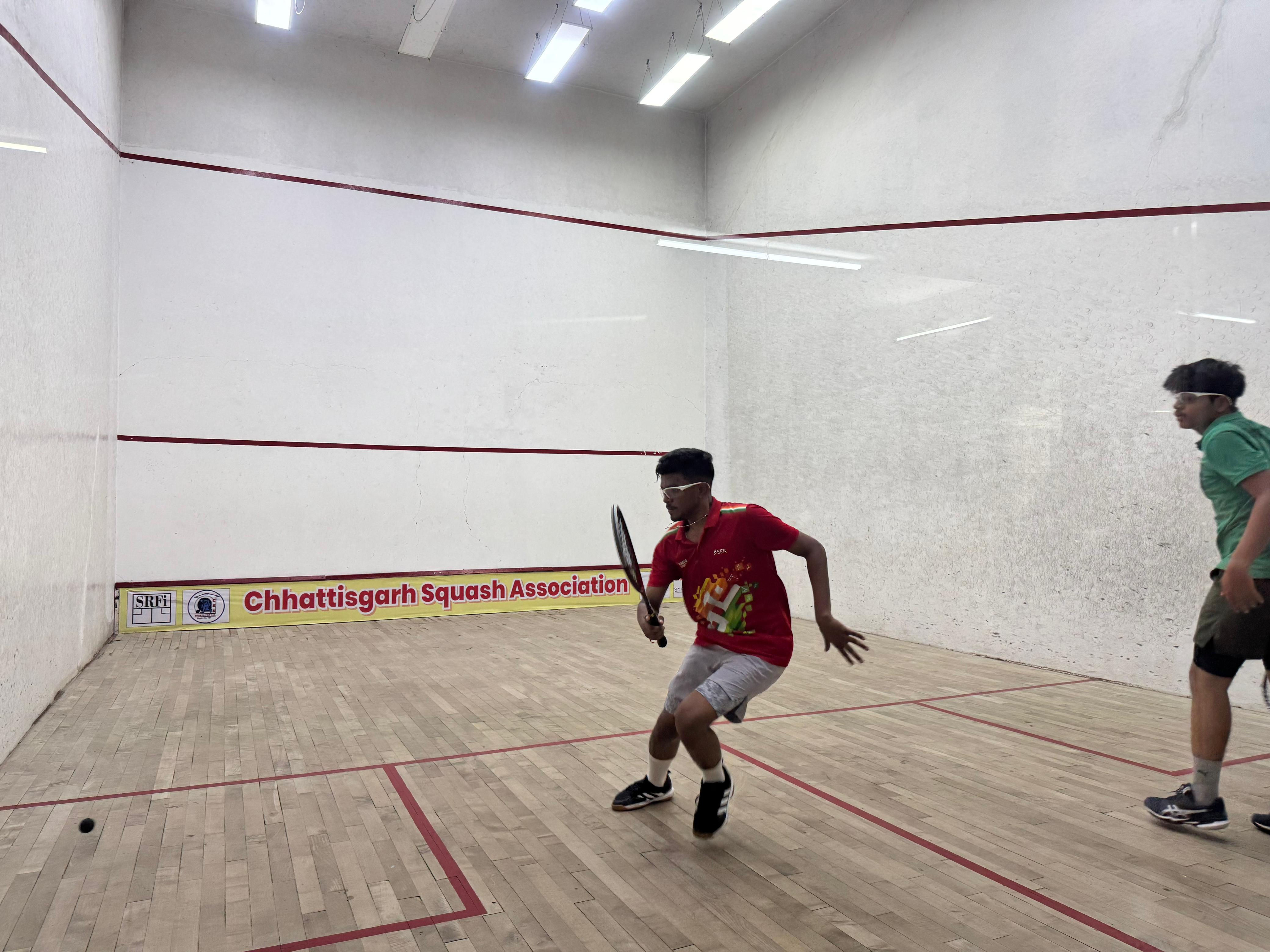 Chhattisgarh State Closed Squash Championship 2025 concluded successfully, Founder of Chhattisgarh Squash Association Dr. Vishnu Kumar Srivastava, Vice President Mr. Manoj Kumar Agarwal, Mr. Sandeep Govilkar Treasurer Rahul Sahu, Raipur, Khabargal