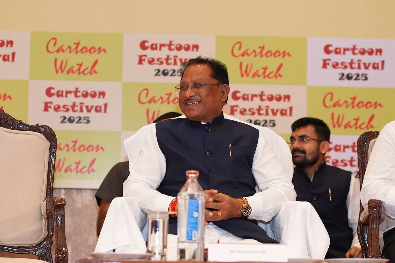 Chief Minister Shri Sai attended Cartoon Festival-2025, presented the Lifetime Achievement Award of Cartoon Watch magazine to renowned cartoonist of Jammu and Kashmir Shri Manoj Chopra, Editor of Cartoon Watch Trayambak Sharma, Raipur, Chhattisgarh, Khabargali