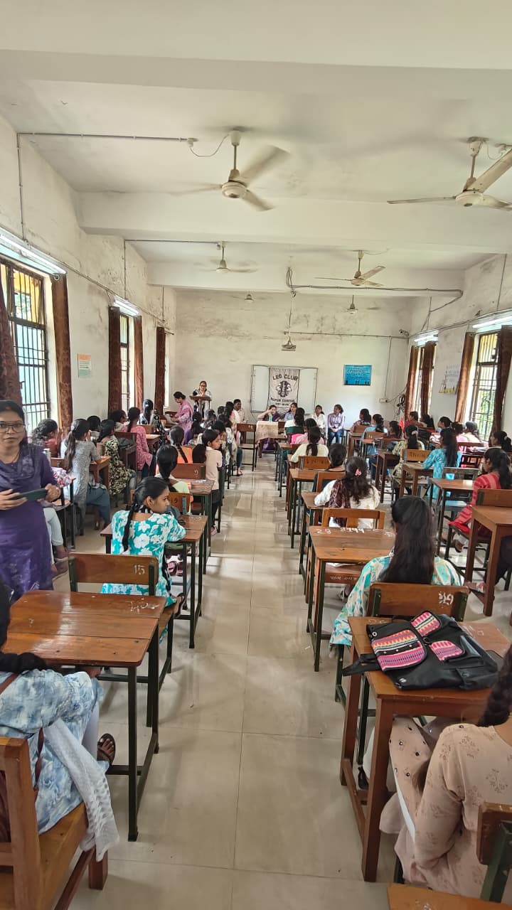 Self-defense workshop for girls was held with the slogan "We are not poor, we are Kali", innovative event of Kalp Foundation and Leo Club Raipur Central, Leo Masoom Luniya, Government Naveen College, Gudhiyari, Principal of the college Madhulika Madam Raipur, Chhattisgarh, Khabargali