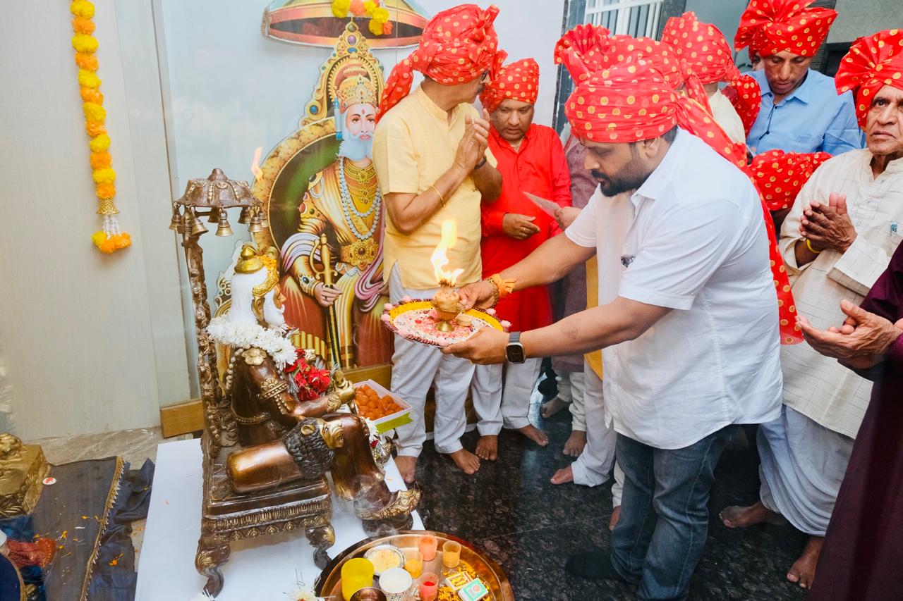 On the occasion of Agrasen Jayanti, Chhattisgarhi Agrawal Samaj organized a grand procession after offering prayers, Raipur, Chhattisgarh Khabargali