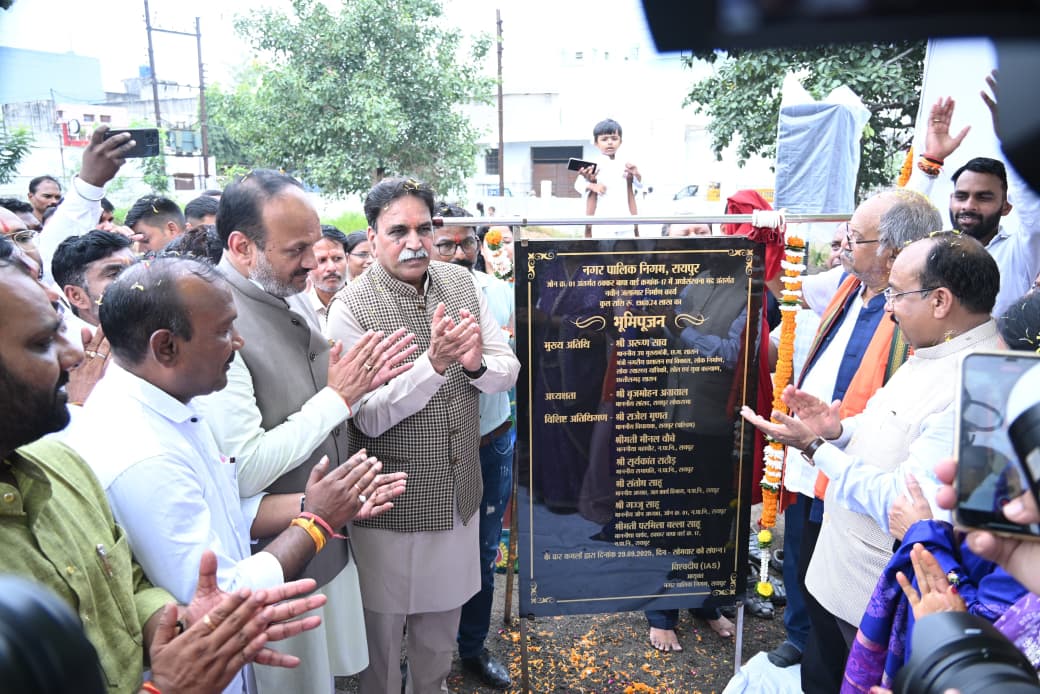 Bhoomipujan of projects worth Rs 96 crore in Raipur West, MLA Rajesh Munat's hard work paid off, Raipur West gets big gifts Raipur West on the path of development, Deputy CM Arun Sao announces Rs 50 lakh each for 70 wards Raipur gets gift of development works worth Rs 150 crore: Deputy CM Arun Sao lays foundation stone of 3 overpasses, lakhs of people will get relief, Chhattisgarh, Khabargali