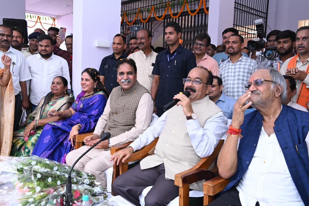 Bhoomipujan of projects worth Rs 96 crore in Raipur West, MLA Rajesh Munat's hard work paid off, Raipur West gets big gifts Raipur West on the path of development, Deputy CM Arun Sao announces Rs 50 lakh each for 70 wards Raipur gets gift of development works worth Rs 150 crore: Deputy CM Arun Sao lays foundation stone of 3 overpasses, lakhs of people will get relief, Chhattisgarh, Khabargali