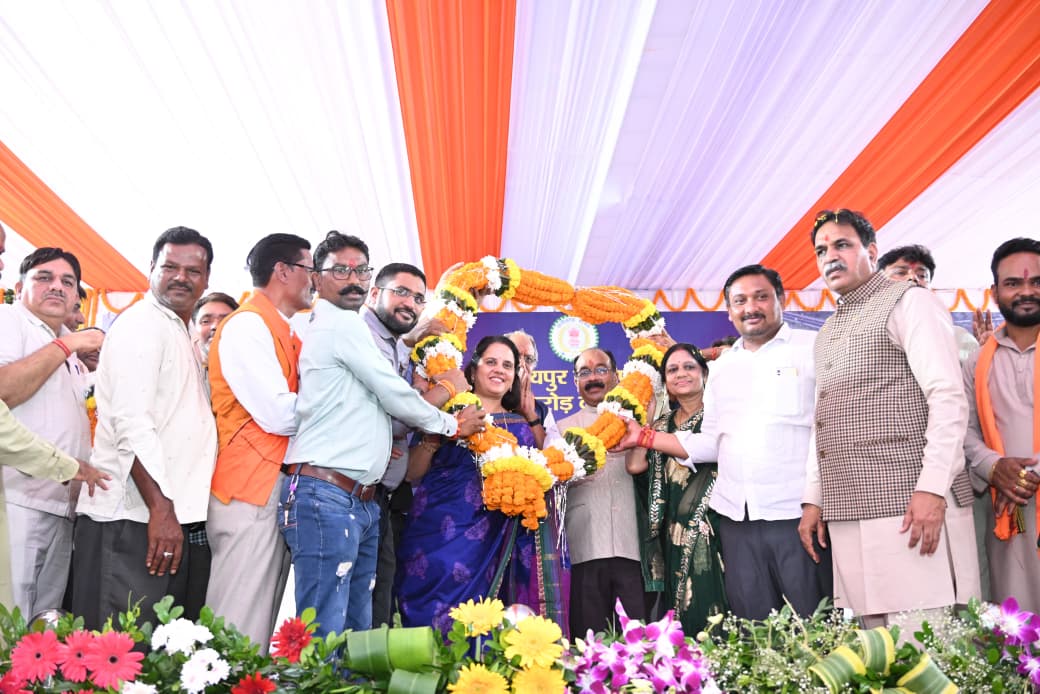 Bhoomipujan of projects worth Rs 96 crore in Raipur West, MLA Rajesh Munat's hard work paid off, Raipur West gets big gifts Raipur West on the path of development, Deputy CM Arun Sao announces Rs 50 lakh each for 70 wards Raipur gets gift of development works worth Rs 150 crore: Deputy CM Arun Sao lays foundation stone of 3 overpasses, lakhs of people will get relief, Chhattisgarh, Khabargali