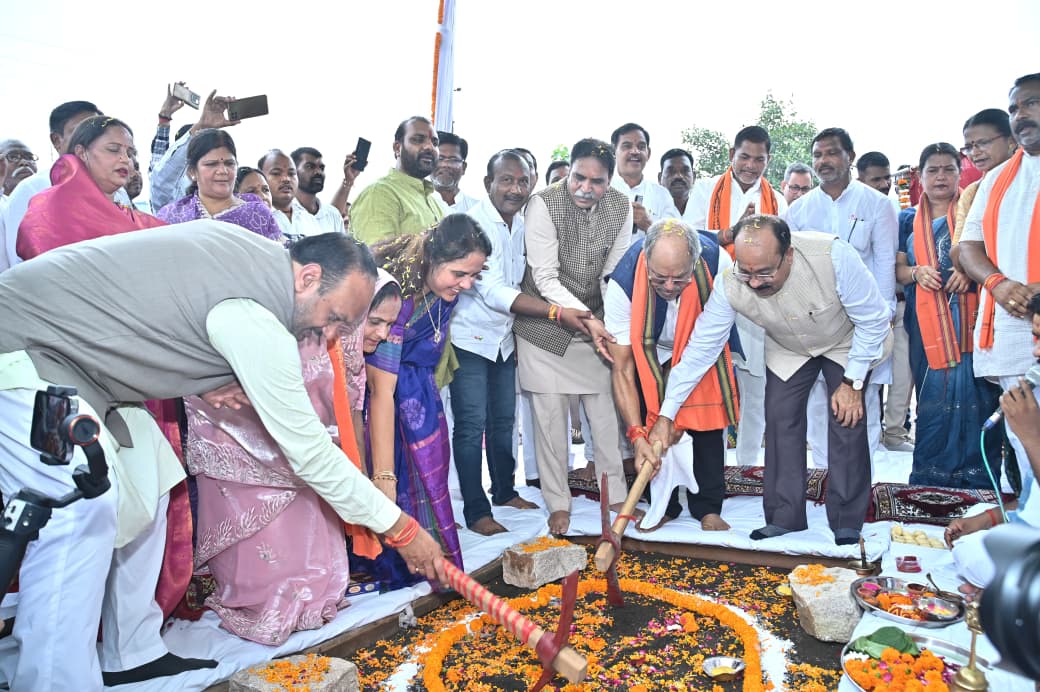Bhoomipujan of projects worth Rs 96 crore in Raipur West, MLA Rajesh Munat's hard work paid off, Raipur West gets big gifts Raipur West on the path of development, Deputy CM Arun Sao announces Rs 50 lakh each for 70 wards Raipur gets gift of development works worth Rs 150 crore: Deputy CM Arun Sao lays foundation stone of 3 overpasses, lakhs of people will get relief, Chhattisgarh, Khabargali
