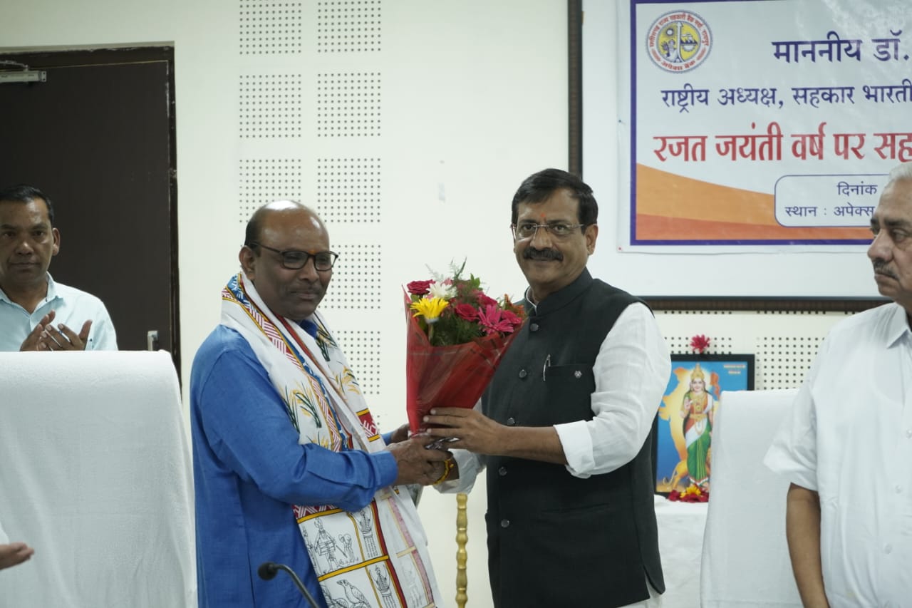 MLA Amar Agrawal, Sahakar Bharati's Chhattisgarh General Secretary Kaniram, Apex Bank Chairman Kedar Nath Gupta, Saurabh Sharma and KN Kande, Raipur, Chhattisgarh, Khabargali