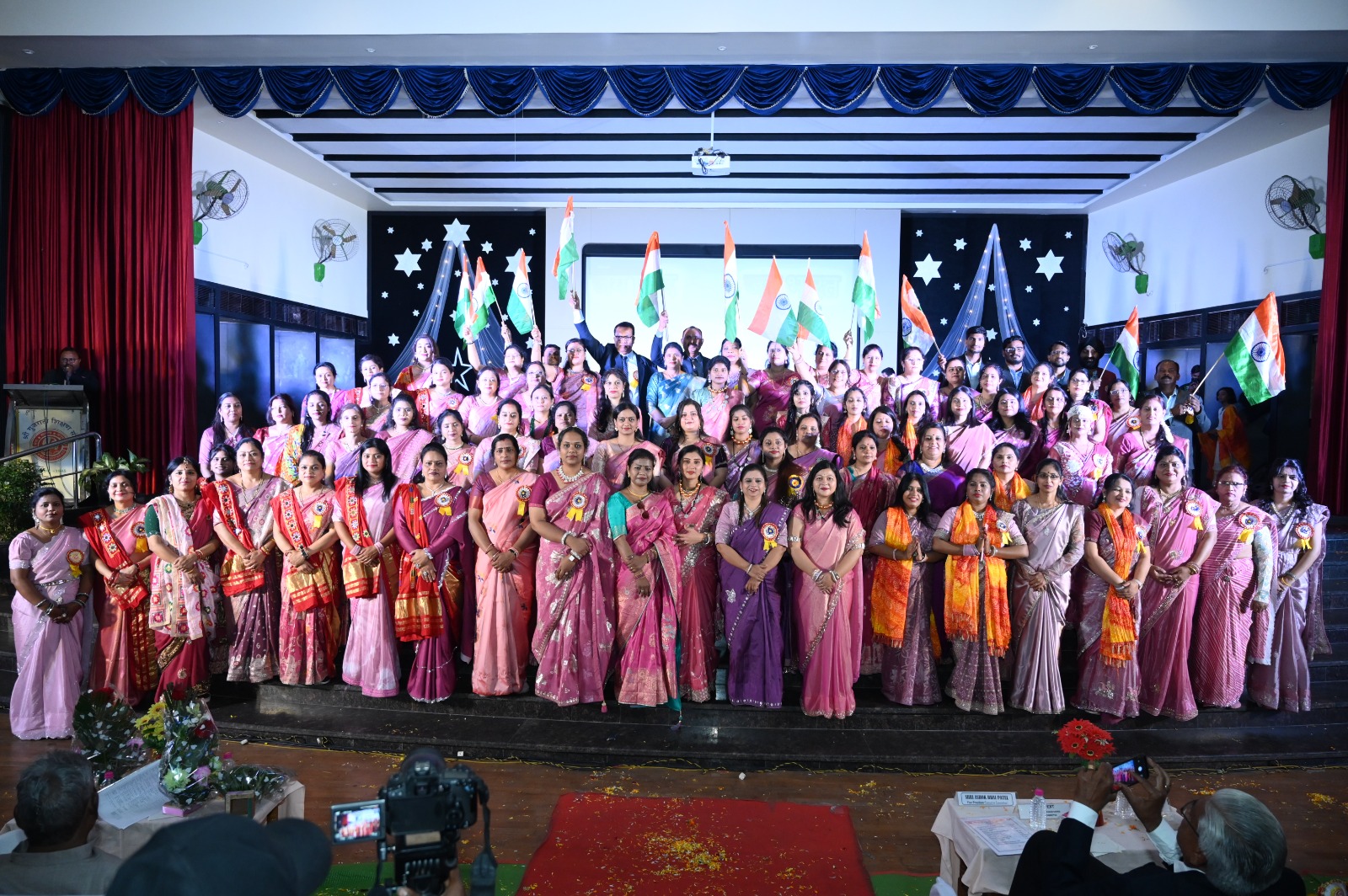"Euphoria 2025" captivated the audience at the annual function of Shri Gujarati English Medium Higher Secondary School (GEMS).  Present were members of the Gujarati Education Society's management committee, President Narayanbhai Patel, Ramjibhai Patel, Principal Dr. Shailesh Sharma. Raipur, Chhattisgarh., khabargali 