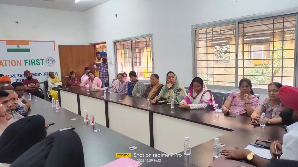 A heartfelt tribute was paid to Seth Todarmal Jain, who set an example of humanity by purchasing the world's most expensive land to perform the last rites of the Guru's family. A historic program of gratitude and tribute celebrating Jain-Sikh unity was held at the Minority Commission, commemorating the martyrdom of the younger Sahibzadas—Baba Zorawar Singh Ji, Baba Fateh Singh Ji, and Mata Gujri Ji.  (Amarjeet Singh Chhabra, President of Jain Samaj Temple, Yashwant Jain, Raipur, Chhattisgarh, Khabargali