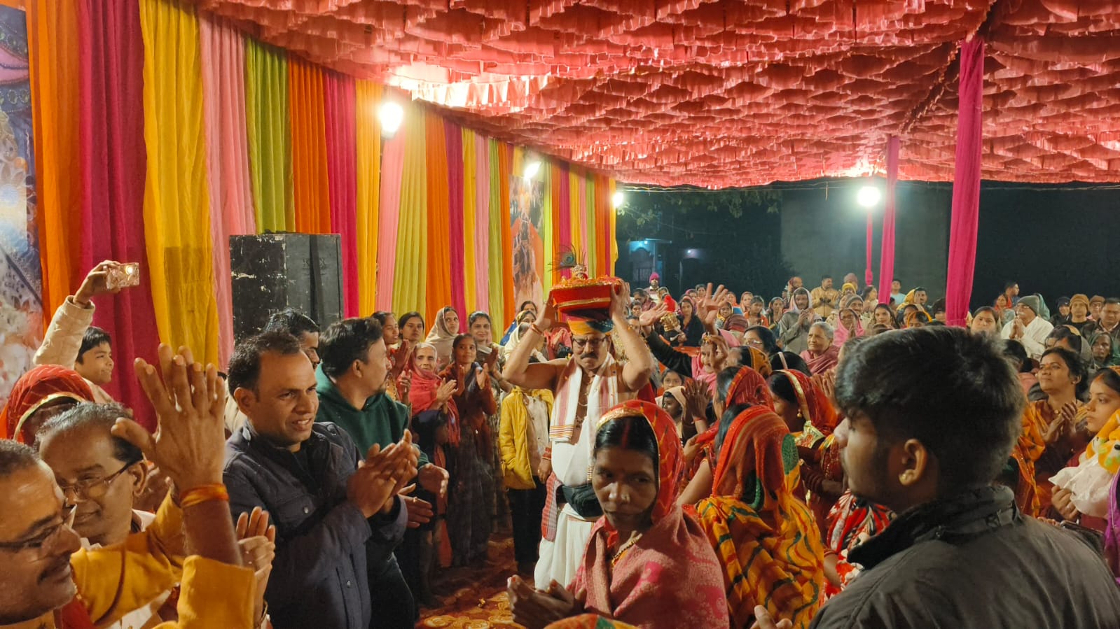 The grand seven-day Shrimad Bhagwat Katha Gyan Yagya event brought religious and spiritual energy to Devnagari, Raipura. Organized by Shri Satya Sanatan Seva Samiti, Dubsa Talab, Devnagari, Raipura, the musical Shrimad Bhagwat Katha Gyan Yagya was conducted by Pandit Balram Prasad Tiwari Ji, Raipur, Chhattisgarh.,Khabargali