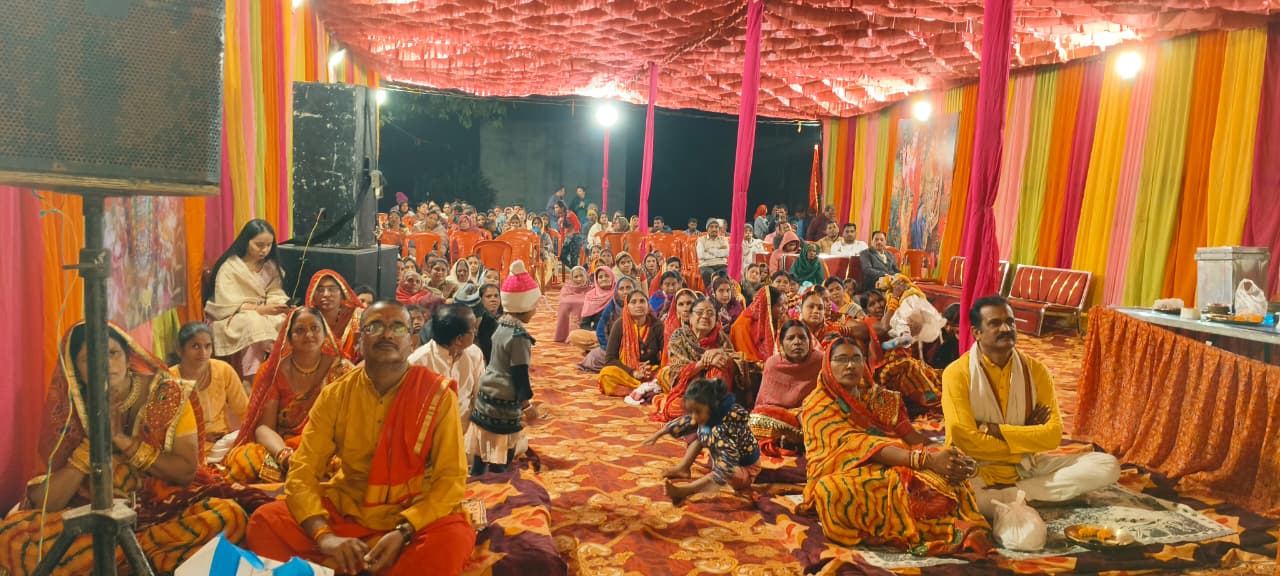 The grand seven-day Shrimad Bhagwat Katha Gyan Yagya event brought religious and spiritual energy to Devnagari, Raipura. Organized by Shri Satya Sanatan Seva Samiti, Dubsa Talab, Devnagari, Raipura, the musical Shrimad Bhagwat Katha Gyan Yagya was conducted by Pandit Balram Prasad Tiwari Ji, Raipur, Chhattisgarh.,Khabargali