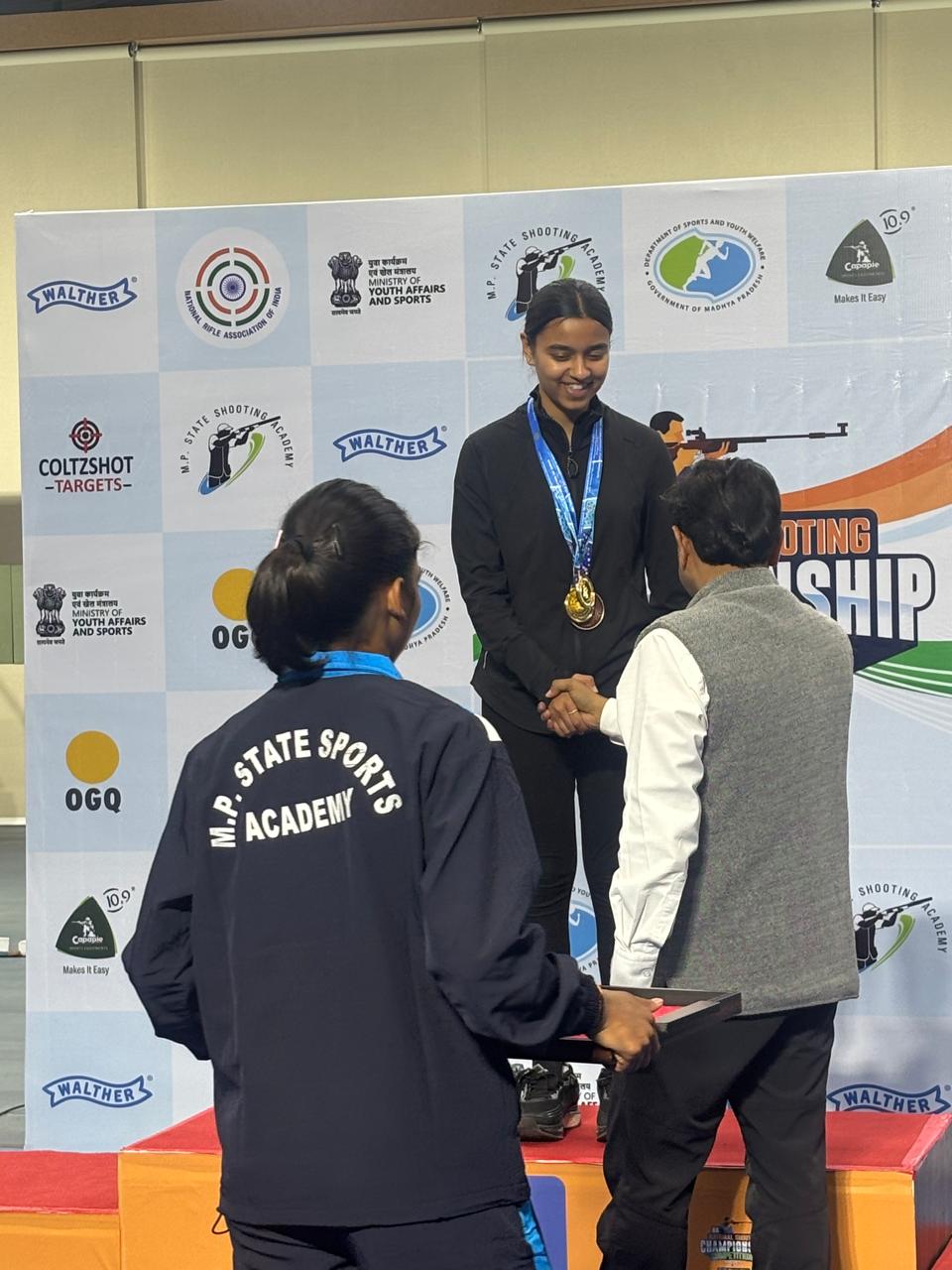 Pranju Somani, a daughter of Chhattisgarh, made history by winning 4 medals at the National Shooting Championship, breaking a 25-year drought and setting a national record in shooting.  The 68th National Shooting Championship was held in Bhopal, Madhya Pradesh.  She trains at the Top Gun Academy located at Subhash Stadium in Raipur, under coach Gopal Dubey, Khabargali