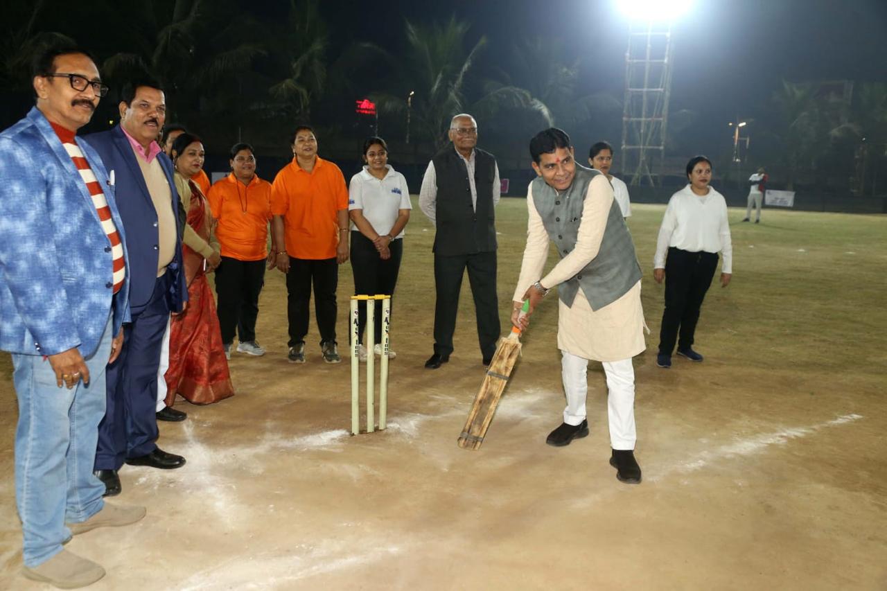 The state-level Kayastha Premier Cricket League Season 8 concluded. Team Akash KPL Junior, Team Jasmine, and Team Sunflower were declared joint winners in the KPL Women's Special category, and Bhanu Eleven Bhilai emerged as the winner of KPL - 8. Raipur, Chhattisgarh Kayastha Samaj, Khabargali.