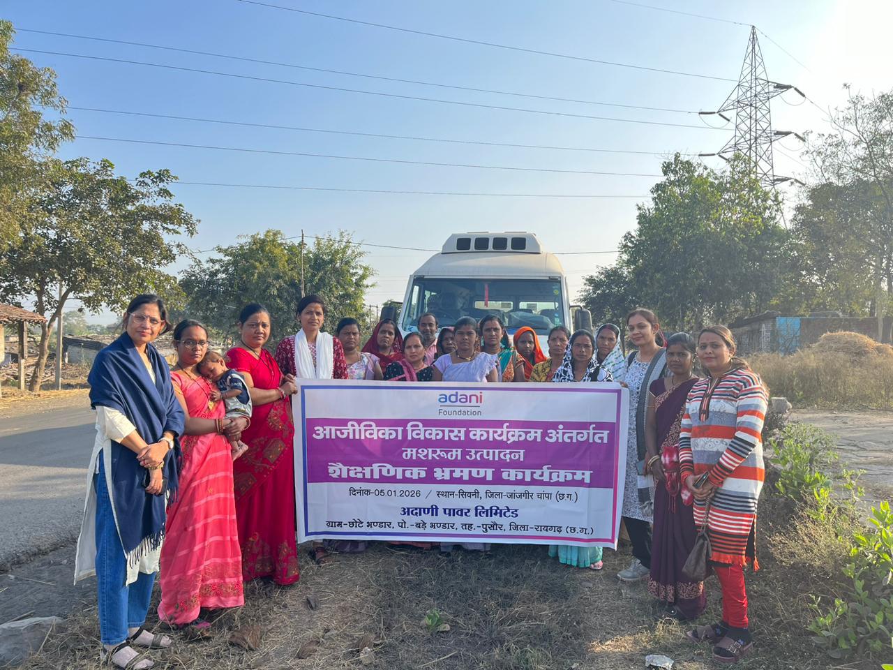 Mushroom cultivation provides a new direction for villagers – Adani Foundation initiative. Exposure visit held in Sivni village, 18 beneficiaries participated. Adani Foundation to support 100 women this year as well. Raigarh, Chhattisgarh, Khabargali.