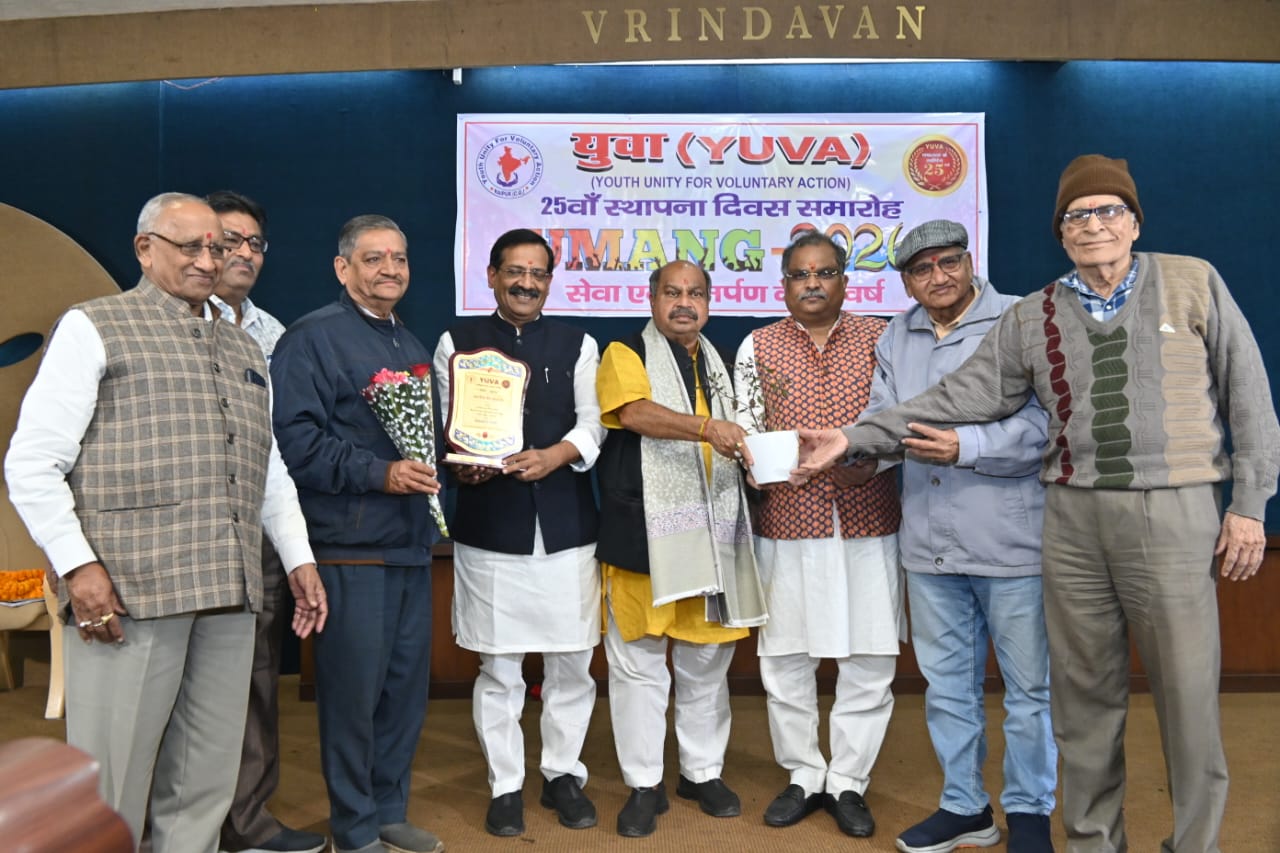 At the silver jubilee celebration of the 'Yuva' organization, Odissi and Chhattisgarhi folk dances captivated the audience.  The chief guests were Kedar Gupta, Chairman of Apex Bank, and MLA Purandar Mishra.  M. Rajiv, founder of Yuva, was also present. Raipur, Chhattisgarh, Khabargali.