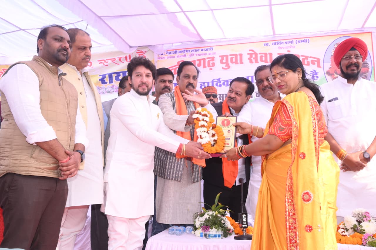 Jai Hind' slogans echoed in Raipur: A grand student rally was held on the birth anniversary of Netaji Subhas Chandra Bose, and a demand was raised for the beautification of Station Chowk. The event was jointly organized by the Municipal Corporation's Culture Department Zones 2 and 4 and the Chhattisgarh Youth Service Organization.  Freedom fighters late Netaji Kanhaiya Lal Bajari and late Shri Govind Sharma 'Pammi', along with Praful Vishwakarma, Chairman of the Chhattisgarh State Iron Craftsmen Development Board, and Sonu Sharma, were present. Chhattisgarh, Khabargali