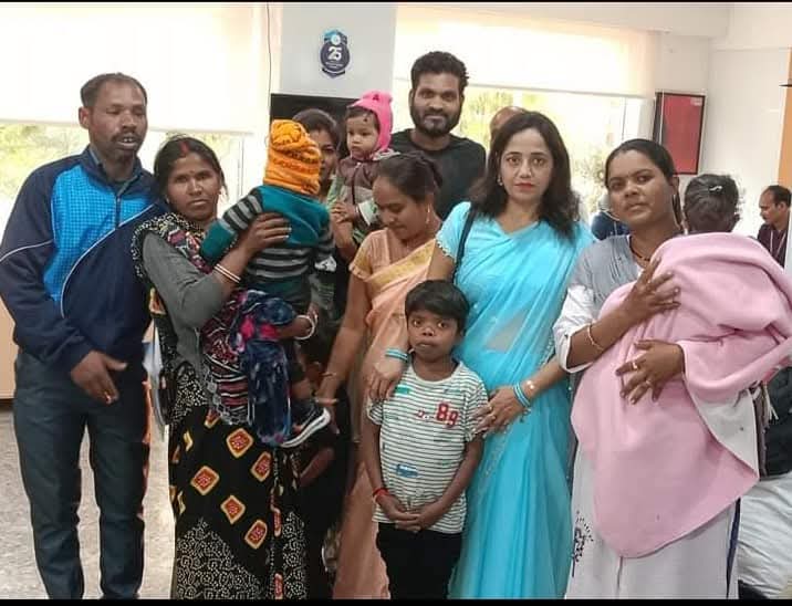 Smita Singh, an embodiment of sacrifice and service, left her government job to shape the future of the underprivileged. Through the Shakuntala Foundation, she has brought about revolutionary changes in the fields of health, women's empowerment, and support for people with disabilities. Raipur, Chhattisgarh, Khabargali.