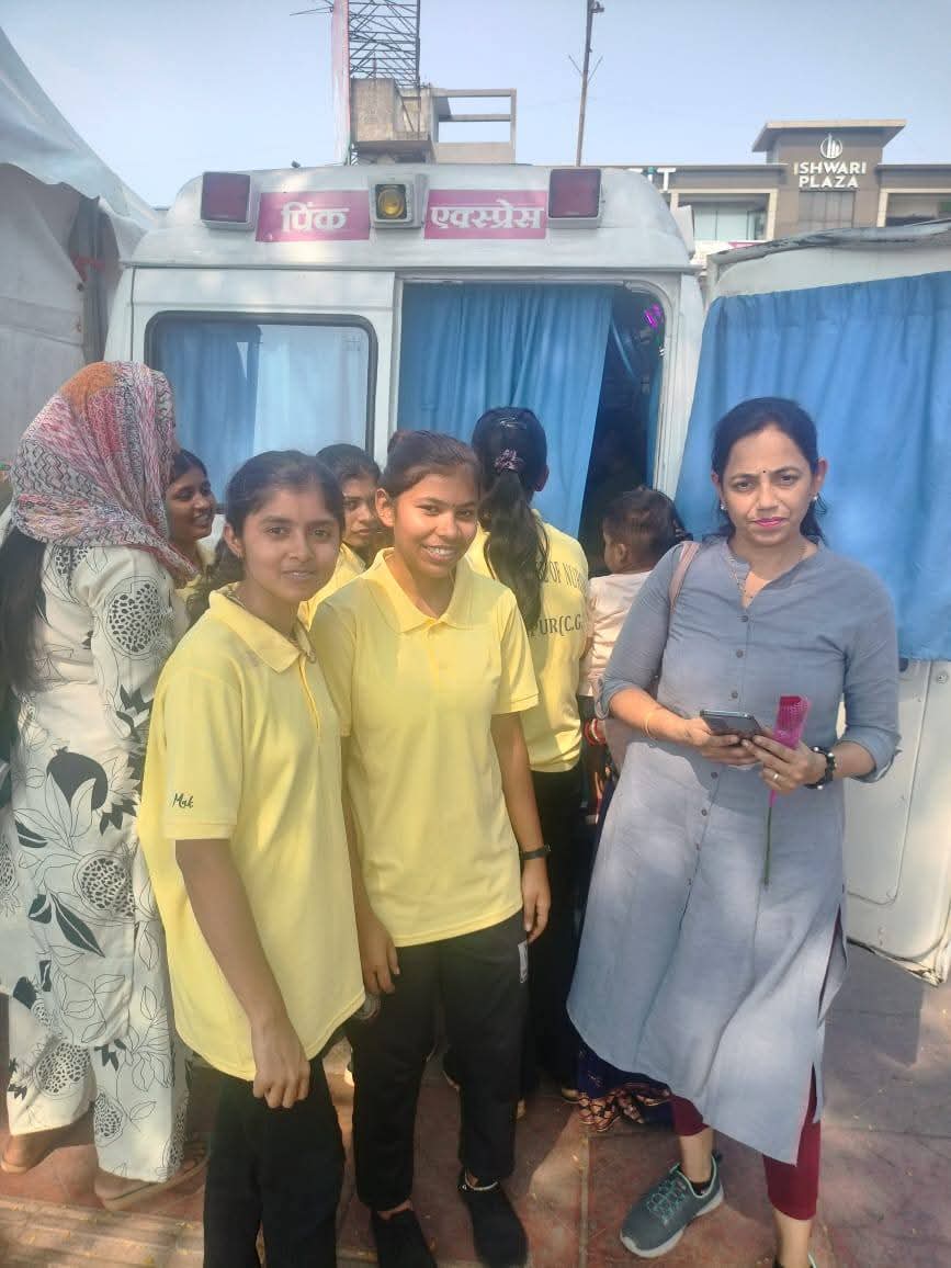 Smita Singh, an embodiment of sacrifice and service, left her government job to shape the future of the underprivileged. Through the Shakuntala Foundation, she has brought about revolutionary changes in the fields of health, women's empowerment, and support for people with disabilities. Raipur, Chhattisgarh, Khabargali.