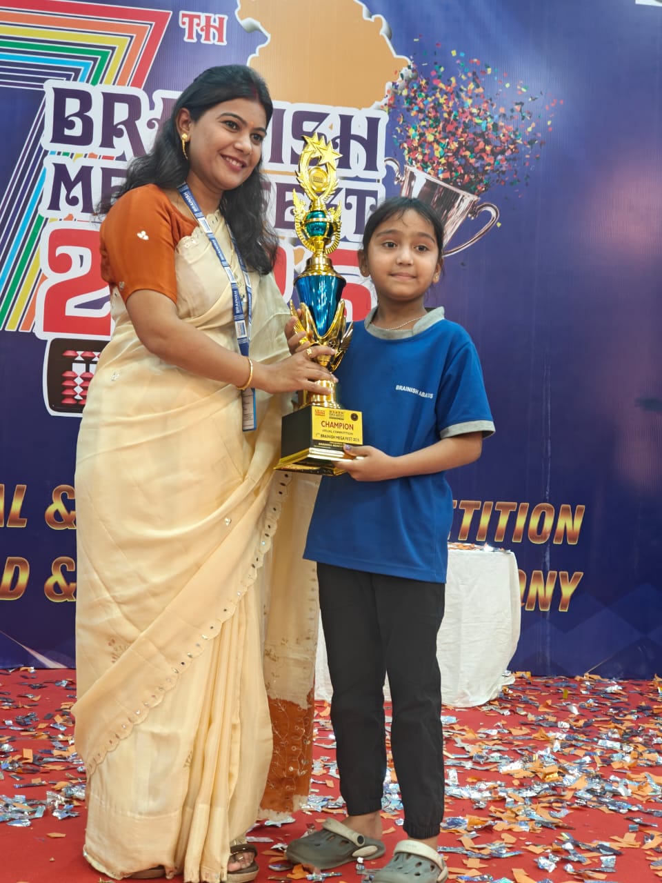 Raipur children showed the power of 'Human Calculator', Shailendra Nagar children hoisted the flag of success in Brainish Abacus Megafest, Vedika Sundarani, Aaradhya Chauhan became 'Champions', Master Trainer of Brainish Abacus Mrs. Deepa Shukla and Trainer Mrs. Sapna Rathore, Chhattisgarh, Khabargali