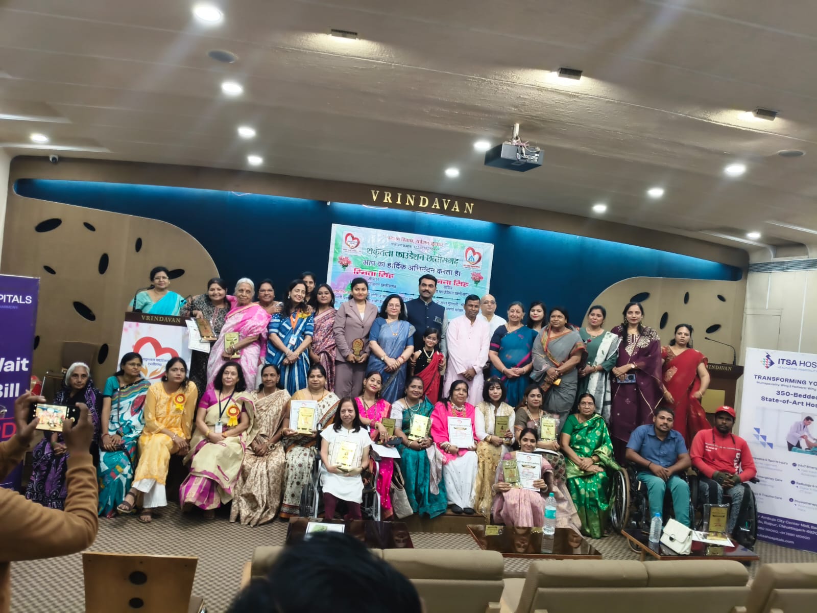 A unique example of social service: Shakuntala Foundation honored 151 social workers… On the initiative of Smita Singh, a disabled student got the support of education, Raipur, Chhattisgarh, Khabargali