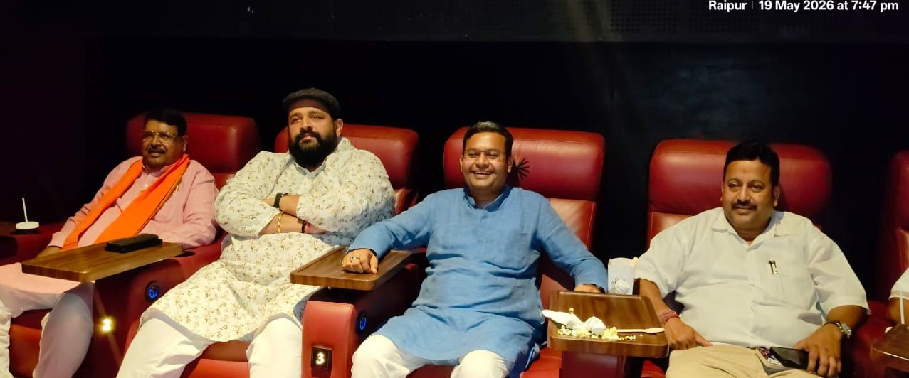 Special screening of the film “Aakhri Sawaal” in Raipur: City's intellectuals gathered to discuss the role of the Sangh and its ideological implications, Raipur, Chhattisgarh Young Thinkers Forum, Ujjwal Deepak, Khabargali