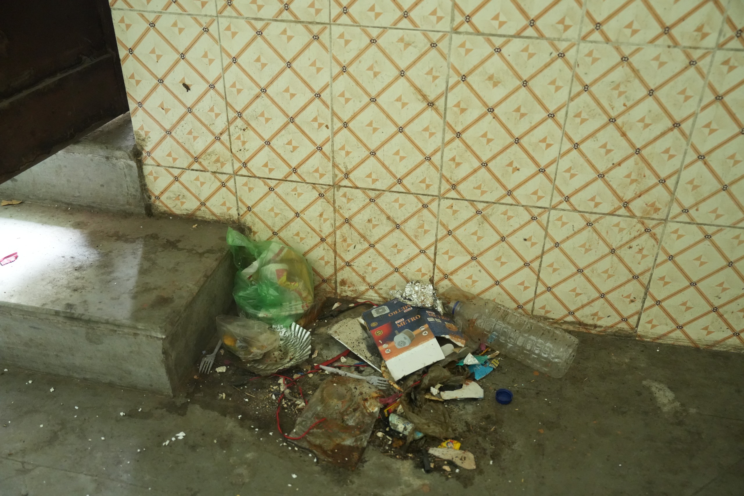 Major flaws found in Madrasas, Child Commission strict: Children were being forced to do manual labour, filth in the premises and lack of drinking water. Dr. Varnika Sharma's inspection found deficiencies in child protection standards, gave instructions for improvement, Madrasa Islahul Muslimeen and Darul Yatama located at Baijnath Para, Dr. Varnika Sharma, Chairperson of Chhattisgarh State Child Rights Protection Commission, Raipur, Chhattisgarh Khabargali