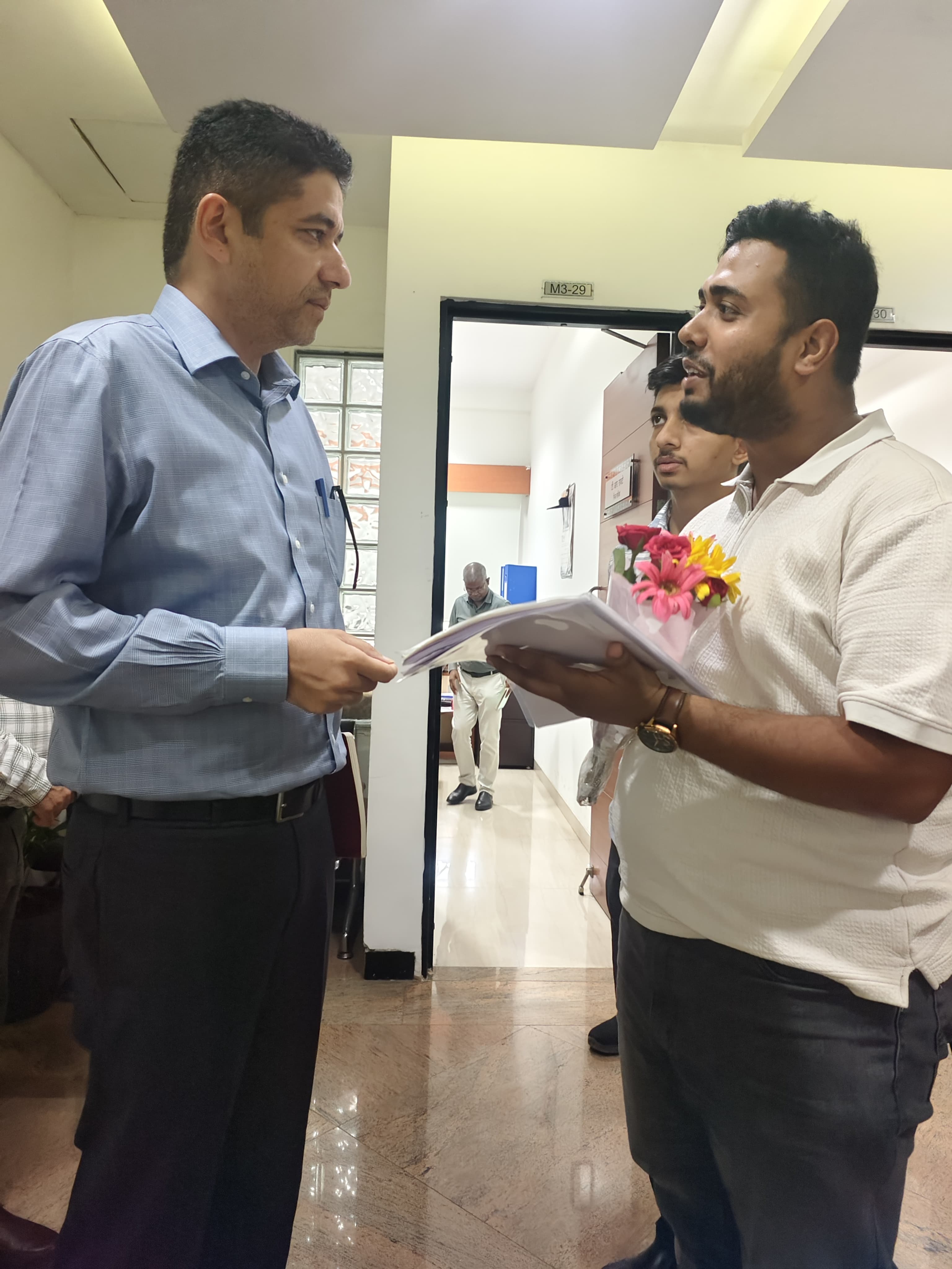 Raipur: Paving the way for increase in stipend of doctors in Chhattisgarh, Health Secretary assures issuance of order soon. IMA MSN meets Health Secretary Amit Kataria; Doctors' honorarium to be increased soon. Indian Medical Association Medical Students Network, Convener Shahdil Khusroo, Joint Secretary Devendra Nirala, Piyush Singh, Ravi Shankar Singh, Piyush Sahu, Pranjal Shukla and Shubh Sharma, Khabargali