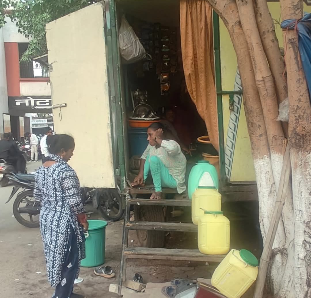 Raipur's Girja Jalakshatriya sets an example: Providing employment to 9 people through 'Tea Express' in the district court premises, defeating disability, Lokesh Kavadia, Chairman of Disabled Finance and Development Corporation, Chhattisgarh, Khabargali