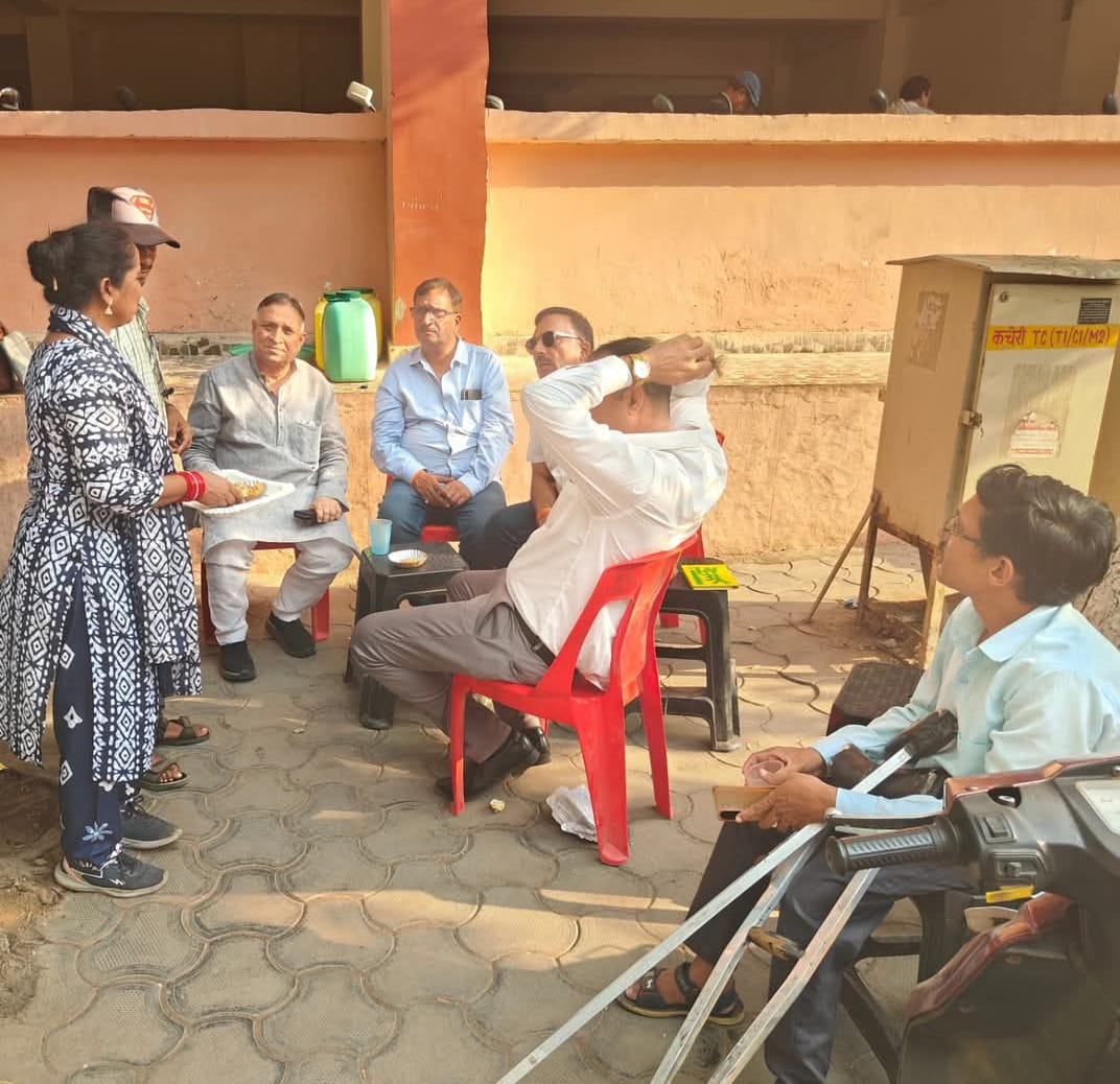 Raipur's Girja Jalakshatriya sets an example: Providing employment to 9 people through 'Tea Express' in the district court premises, defeating disability, Lokesh Kavadia, Chairman of Disabled Finance and Development Corporation, Chhattisgarh, Khabargali