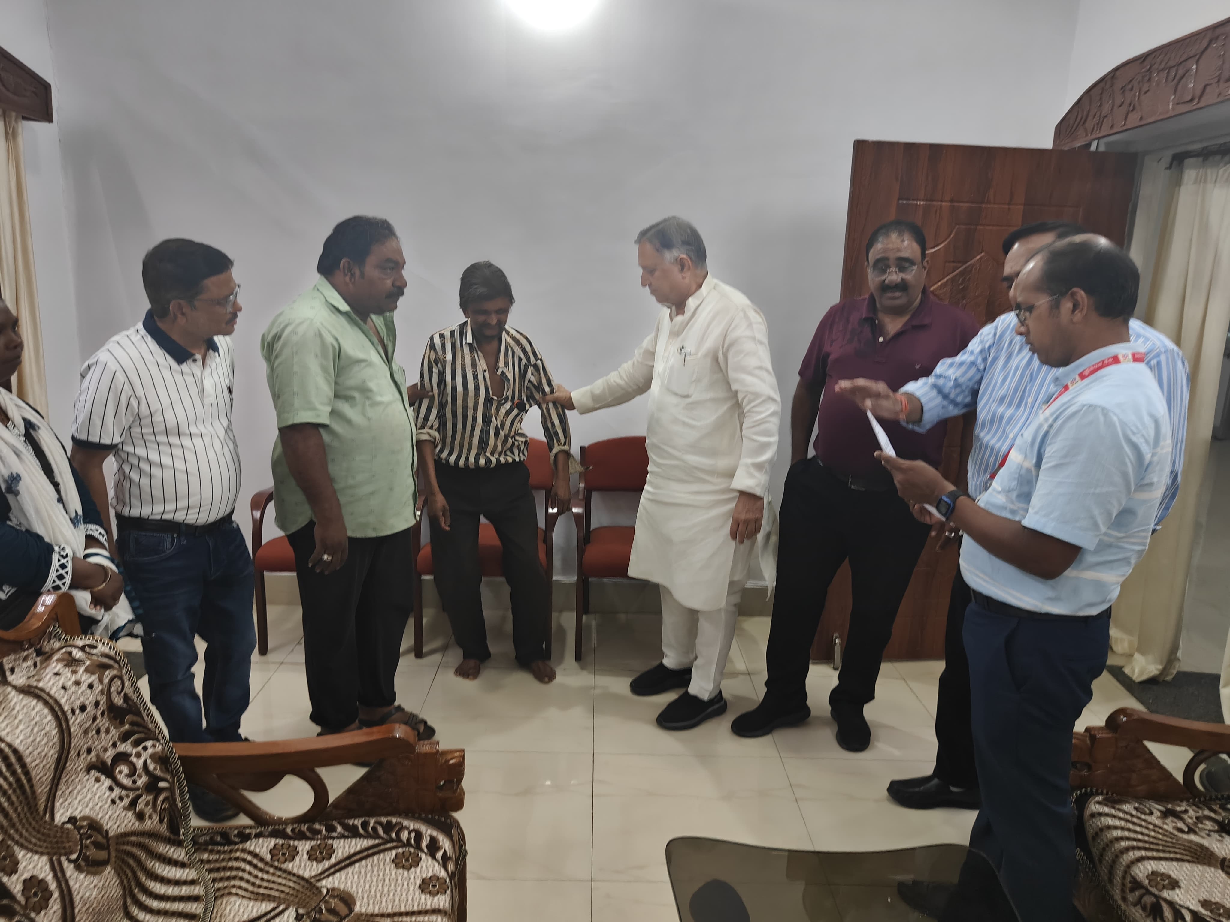 Kondagaon, Disabled Loan Scheme, Ganeshmal Parikh, Lokesh Kavadiya, Chhattisgarh Disabled Finance and Development Corporation, Self-employment, Grocery Shop, Social Welfare Department, Raipur, Chhattisgarh, Khabargali