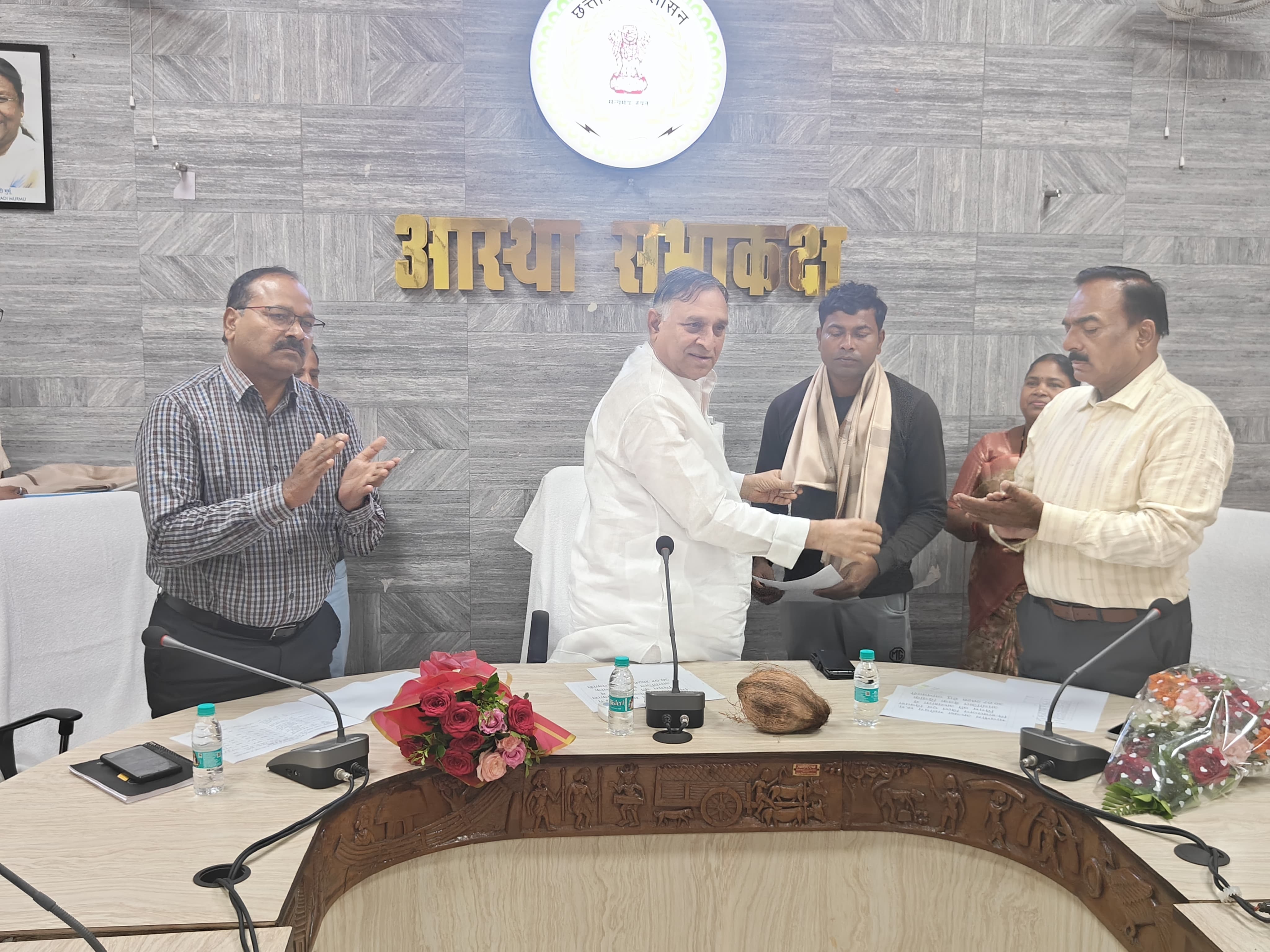 Jagdalpur, Bastar, Persons with Disabilities, Lokesh Kavadiya, Chhattisgarh Handicapped Finance and Development Corporation, Social Welfare Department, Self-Employment, Loan Scheme, Disabled Beneficiaries, Vocational Training, Additional Collector C.P. Baghel and Deputy Director of Social Welfare Department Mrs. Suchita Minj, Khabargali