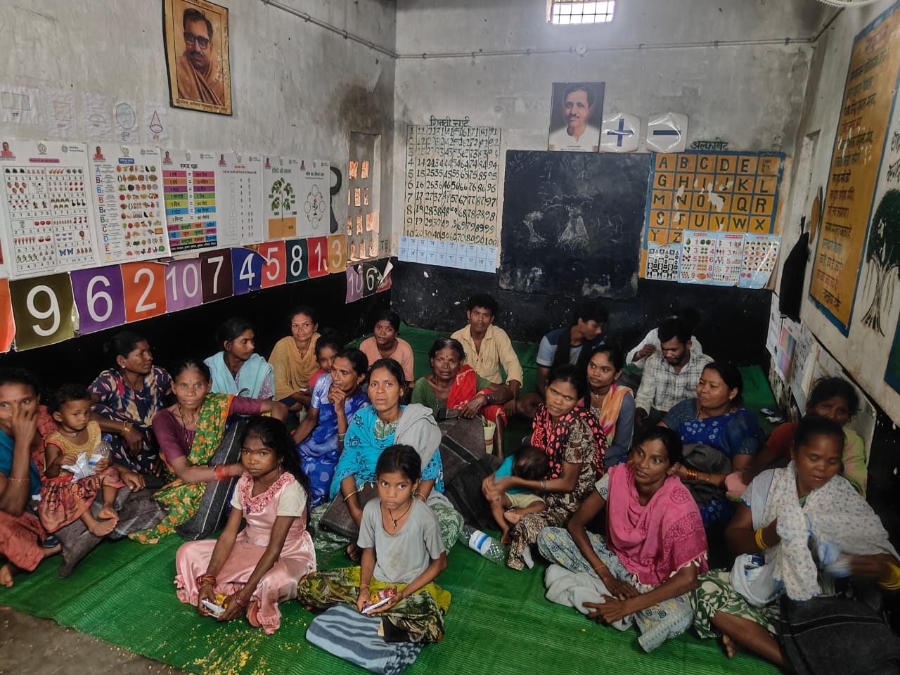 Bijapur, Bhopalpatnam, Guttapara, Chandangiri, Indravati River, flood, Chhattisgarh Disabled Finance and Development Corporation Chairman Lokesh Kavadiya, relief material, Chhattisgarh, BJP, Maharashtra border, rain, flood affected families, Bijapur News, Khabargali