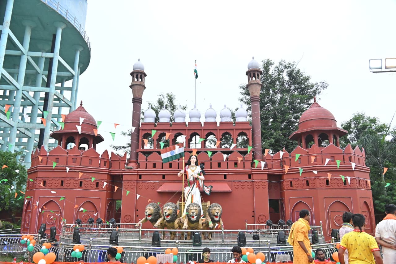 A deluge of tricolours in Raipur West: Thousands gathered, Bharat Mata Chowk reverberated with the aarti of 51 lamps, a massive caravan of tricolours led by MLA and former Cabinet Minister Rajesh Munat, BJP, Chhattisgarh News, Khabargali