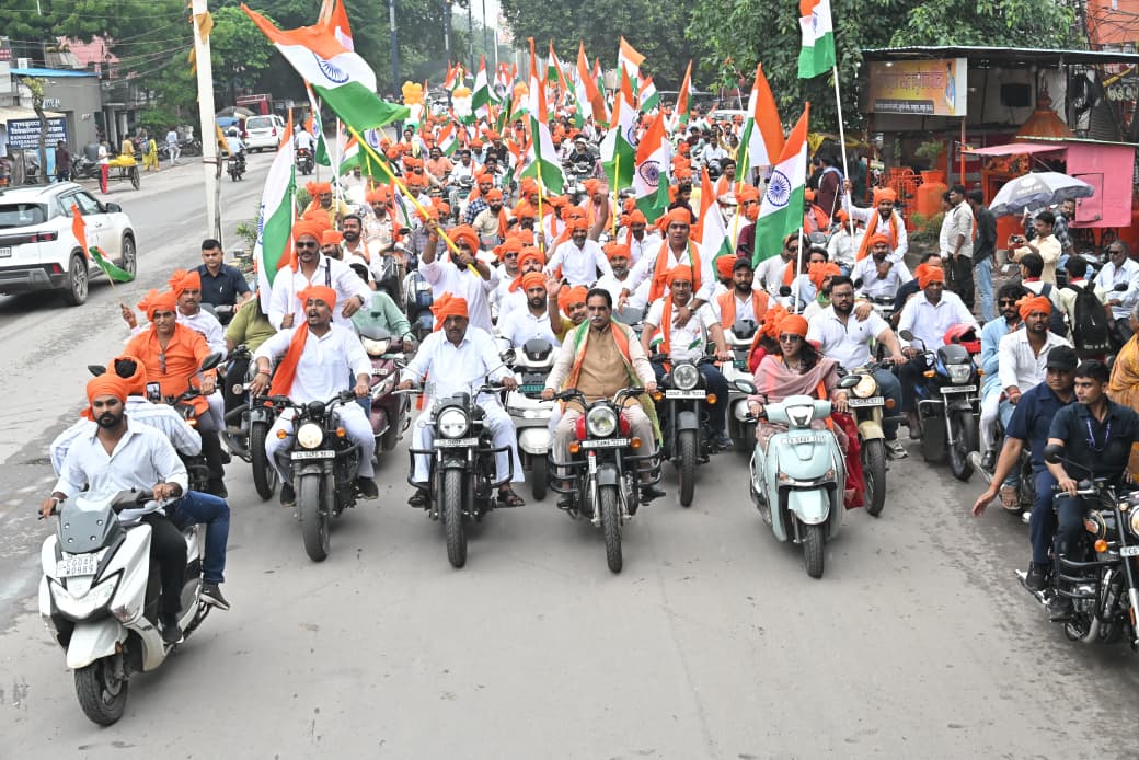A deluge of tricolours in Raipur West: Thousands gathered, Bharat Mata Chowk reverberated with the aarti of 51 lamps, a massive caravan of tricolours led by MLA and former Cabinet Minister Rajesh Munat, BJP, Chhattisgarh News, Khabargali