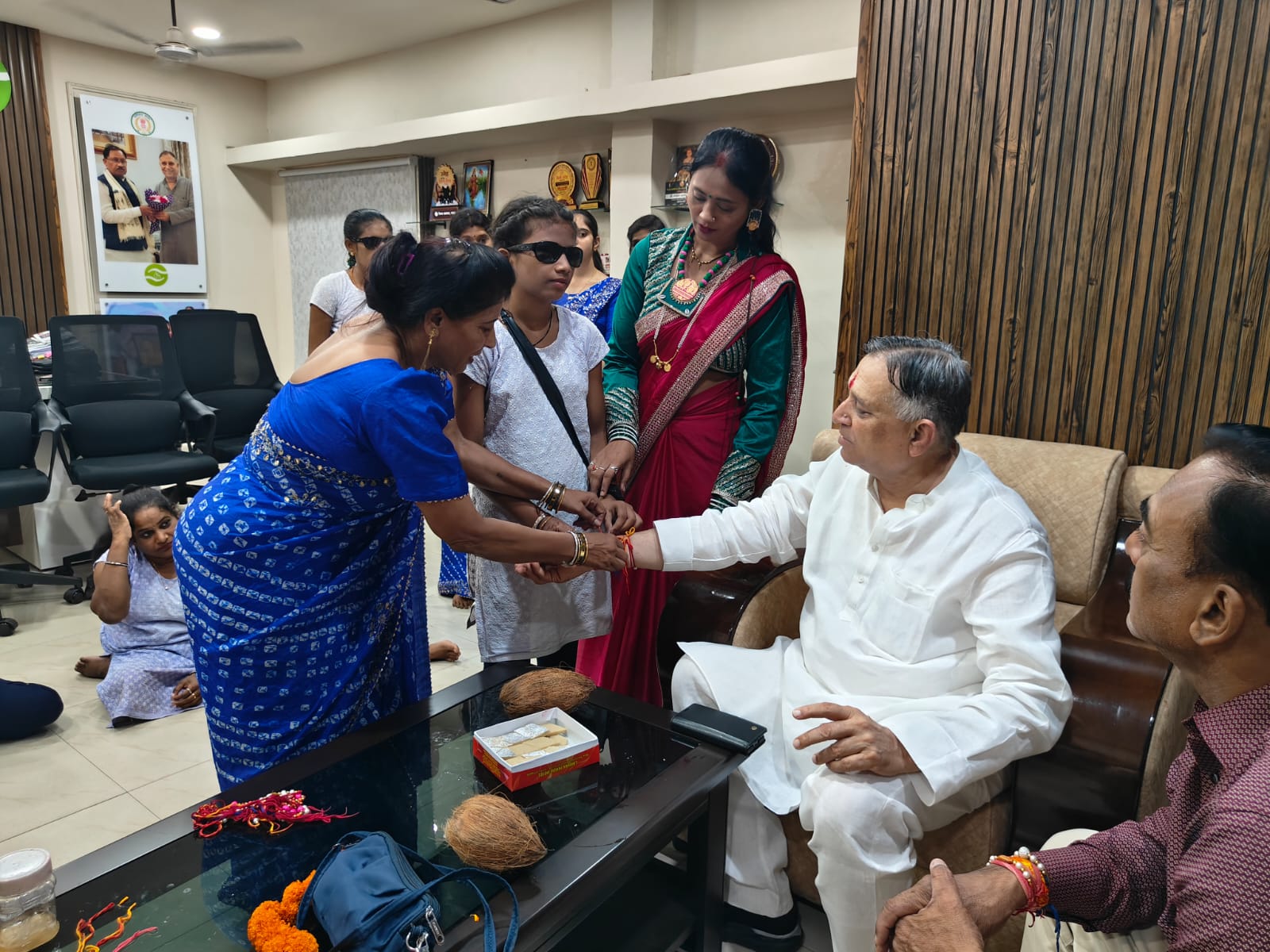 Raipur, Lokesh Kavadiya, Rakshabandhan, Disabled Finance and Development Corporation, disabled sisters, Tarini Nishad, Rajim, Chhattisgarh News, Khabargali