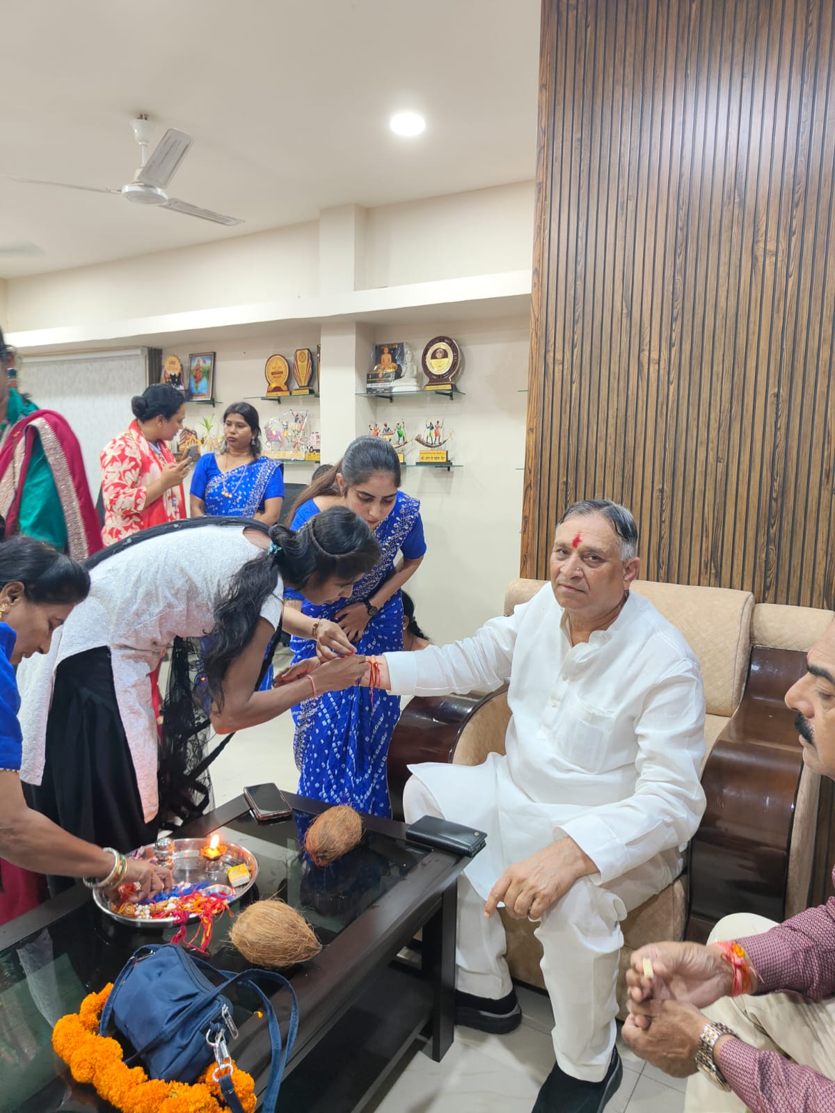 Raipur, Lokesh Kavadiya, Rakshabandhan, Disabled Finance and Development Corporation, disabled sisters, Tarini Nishad, Rajim, Chhattisgarh News, Khabargali