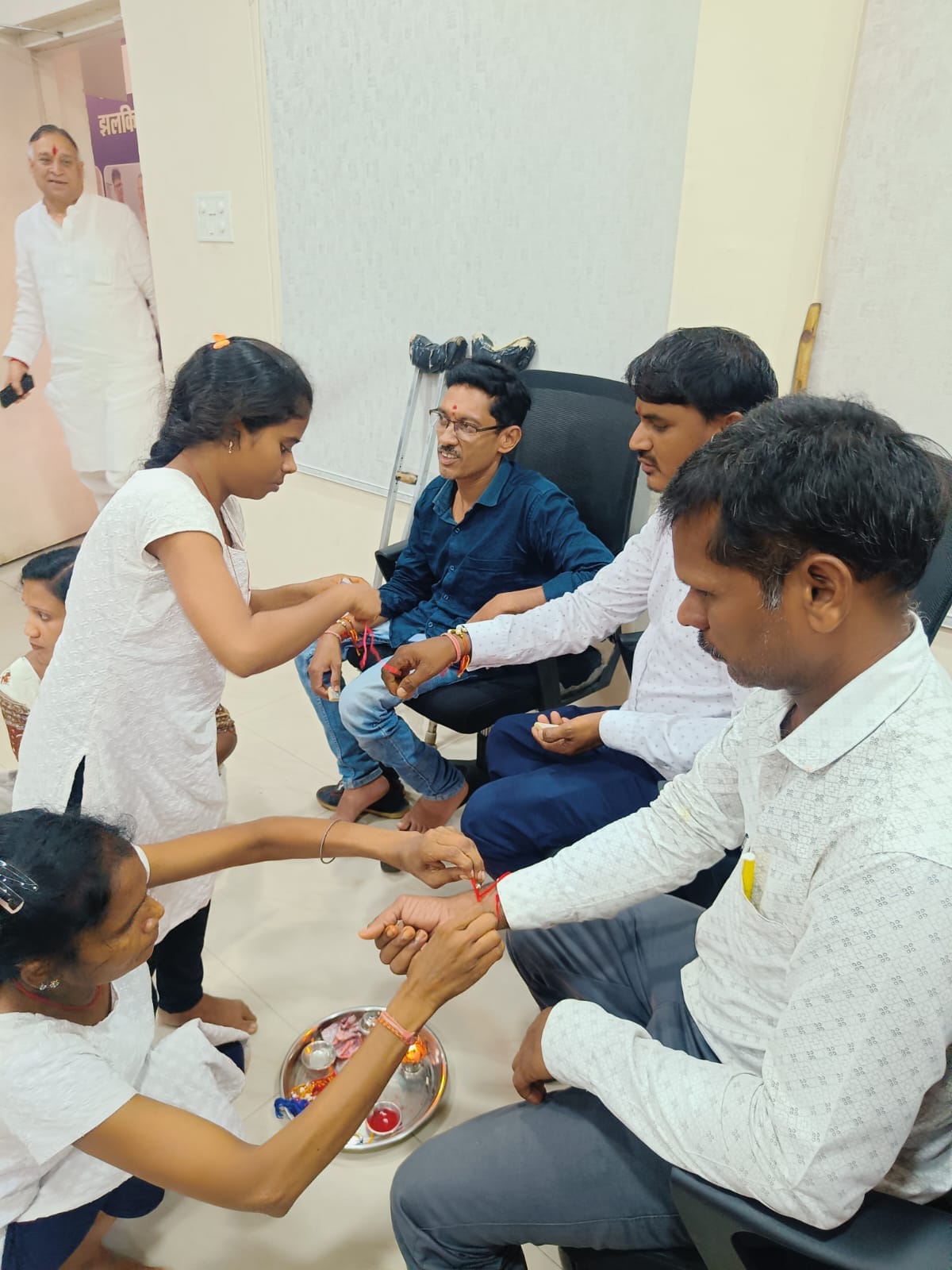 Raipur, Lokesh Kavadiya, Rakshabandhan, Disabled Finance and Development Corporation, disabled sisters, Tarini Nishad, Rajim, Chhattisgarh News, Khabargali