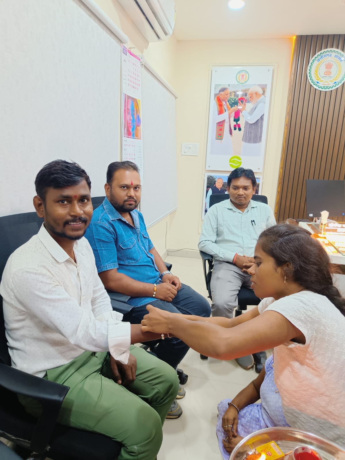 Raipur, Lokesh Kavadiya, Rakshabandhan, Disabled Finance and Development Corporation, disabled sisters, Tarini Nishad, Rajim, Chhattisgarh News, Khabargali
