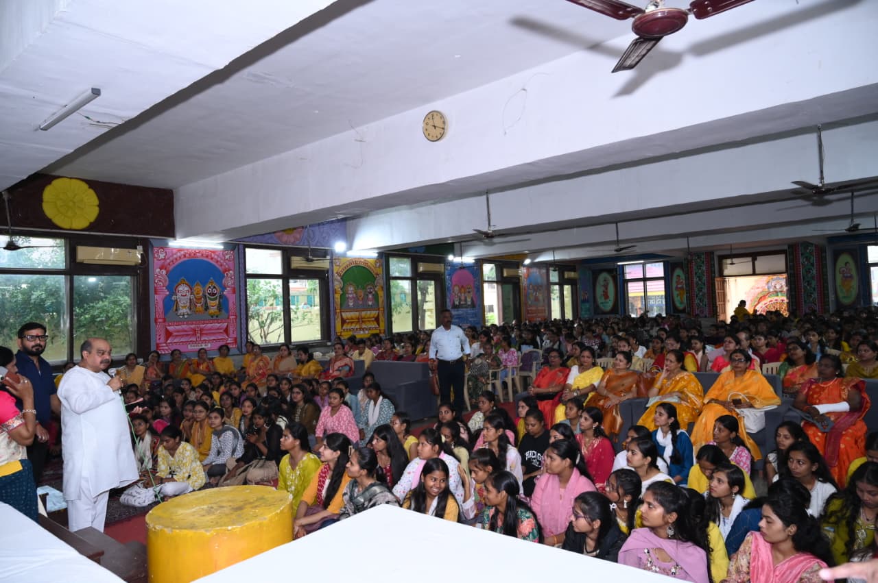 Raipur News, Jagannath Temple Gayatri Nagar, Raipur, MLA and President of Jagannath Seva Samiti Purandar Mishra, Raksha Sutra, 2100 women, Lord Jagannath, Chhattisgarh News, religious event, Khabargali