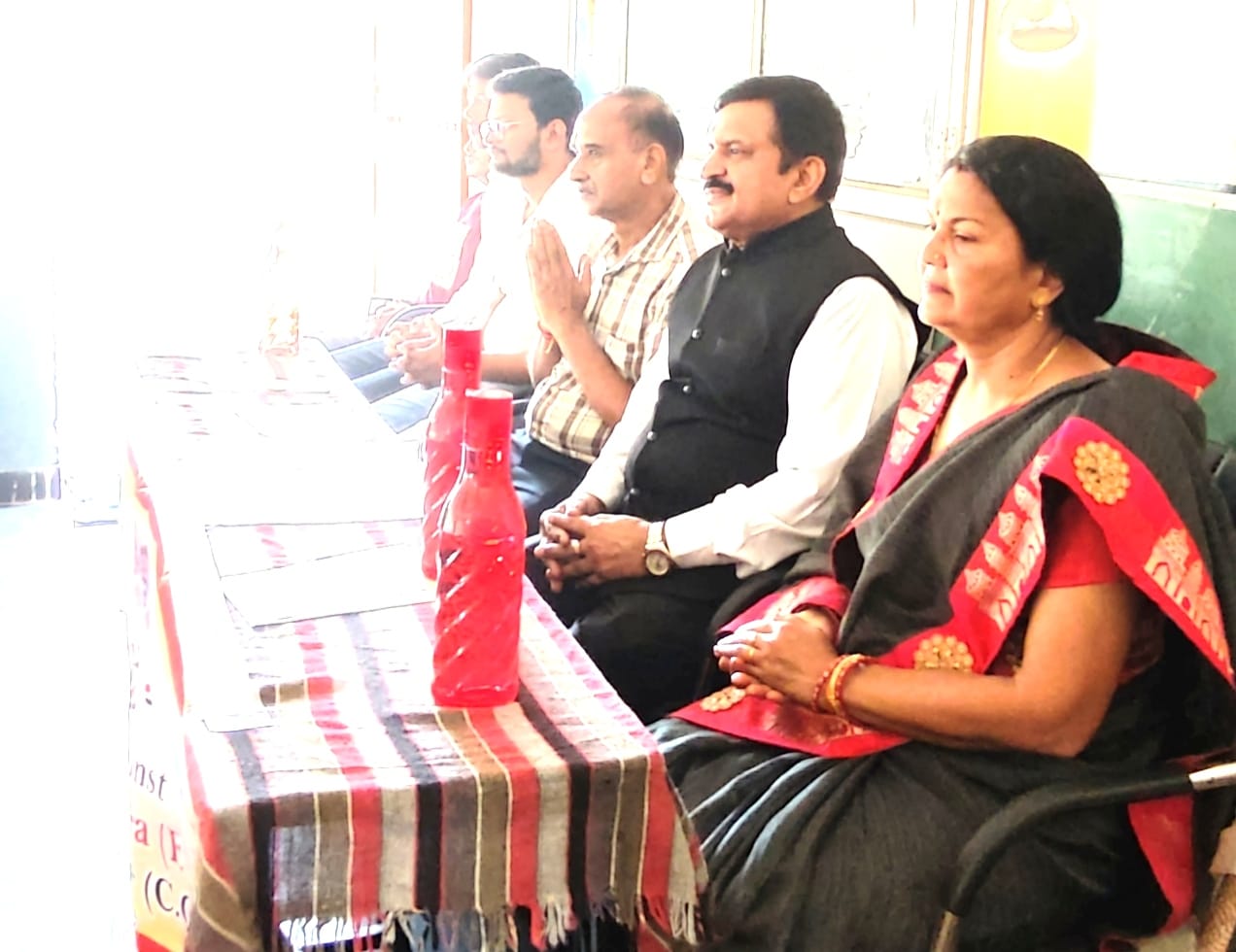 Eye donation, eye donation is a great donation, Dr. Dinesh Mishra, eye care, damage to eyes due to mobile, computer vision syndrome, glaucoma, cataract, 20 20 20 rules, National Eye Donation Fortnight, Saraswati Shishu Mandir Mathpuraina, Raipur, Chhattisgarh, Khabargali