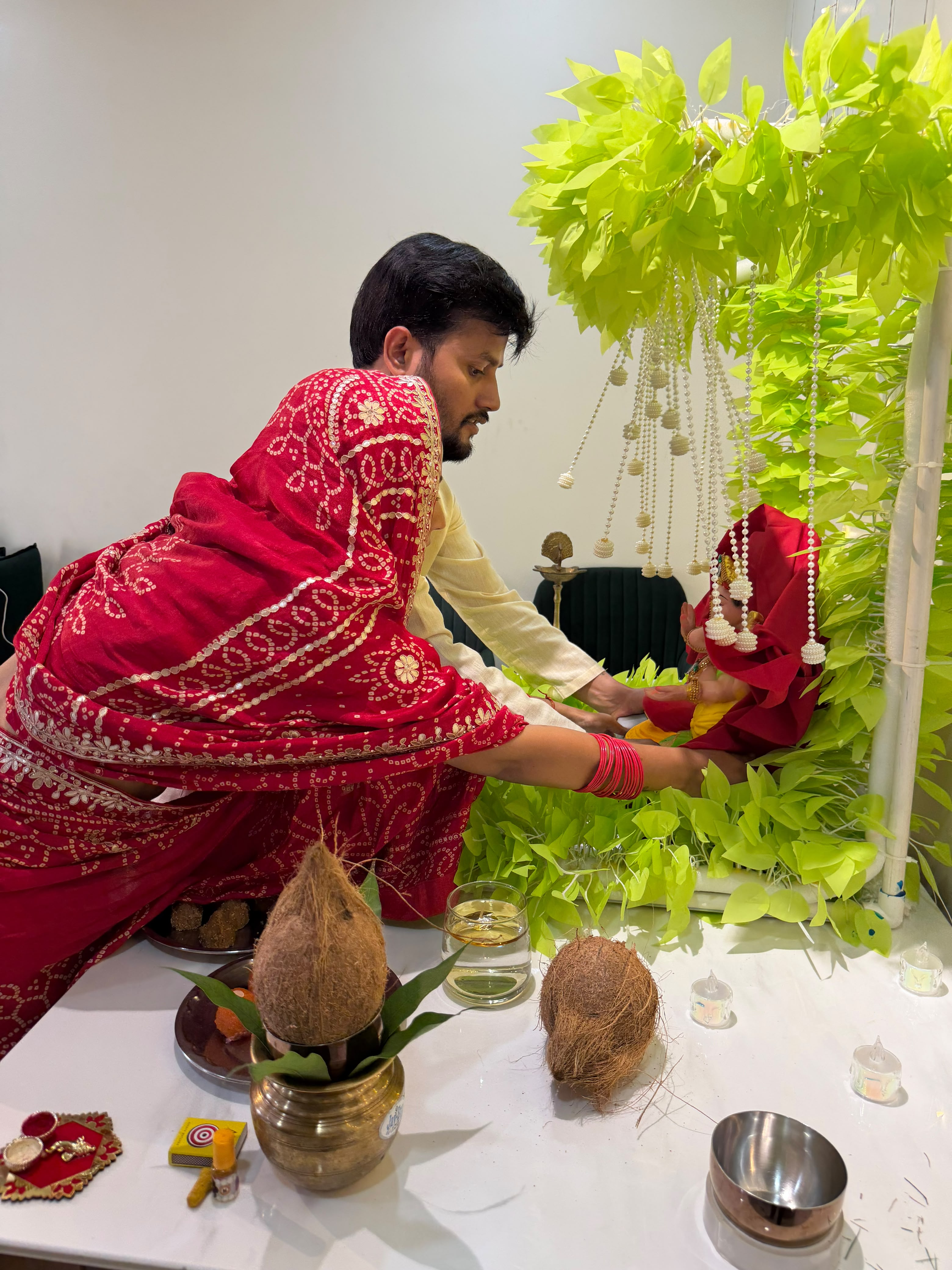 Dr. Tripti Luniya, Dr. Aavish Singh, religious harmony, inter-religious marriage, Paryushan festival, Ganesh installation, Raipur, Chhattisgarh, Khabargali
