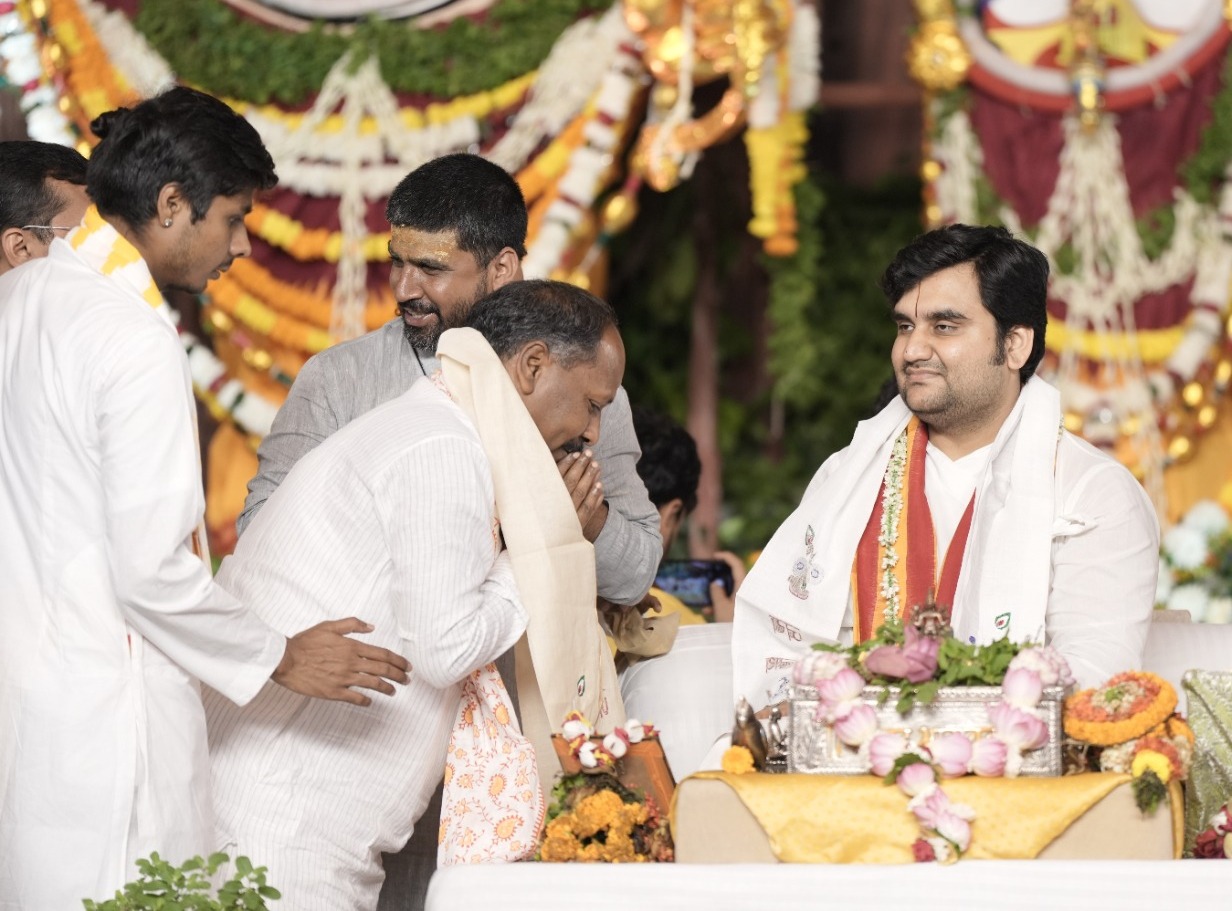 Indresh Maharaj discourse, Shrimad Bhagwat Katha Raipur, Raipur Bhagwat Katha, devotion and liberation, Indresh Ji Maharaj, Devendranagar Mandi Ground Katha, Chhattisgarh, Khabargali